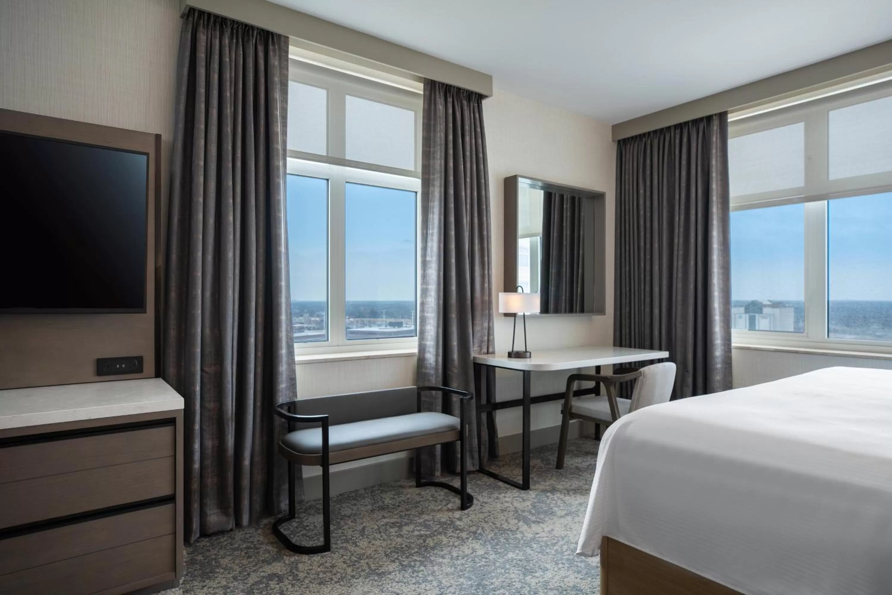 Photo of the whole room, Bed in The Westin Chicago Lombard