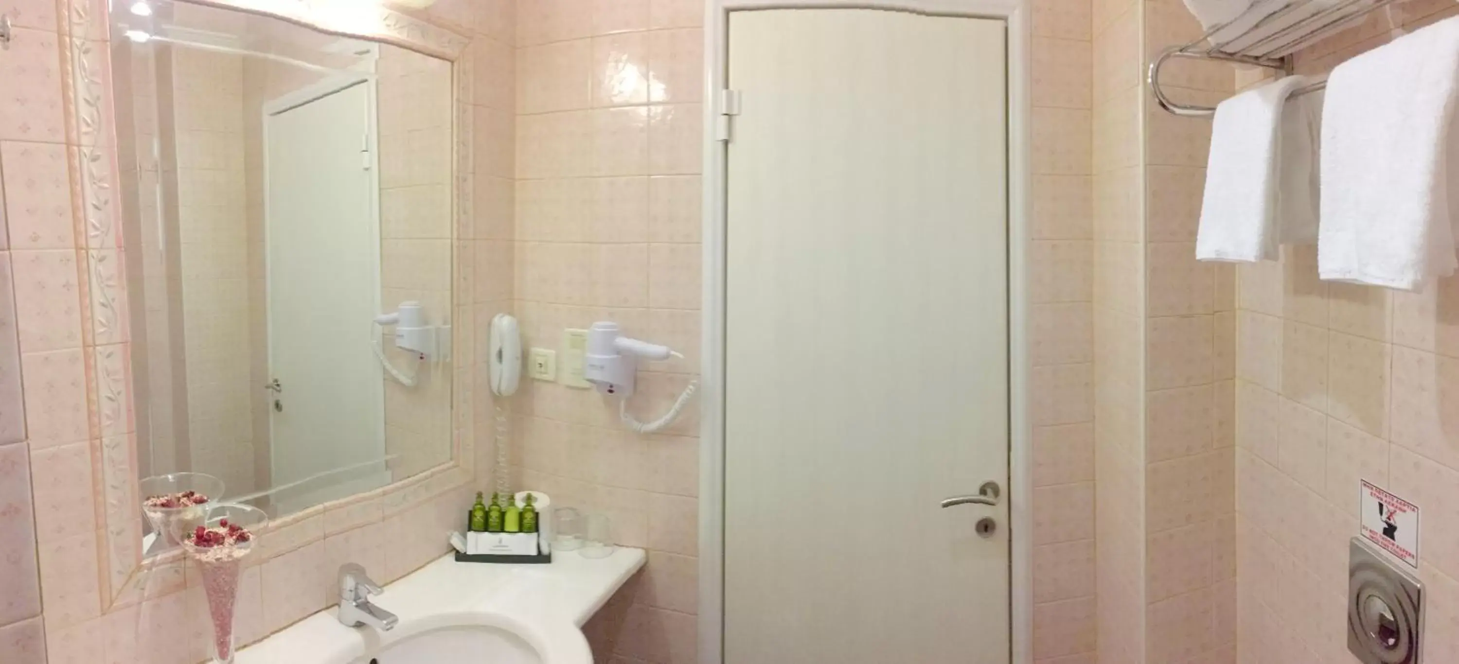 Bathroom in Hotel London