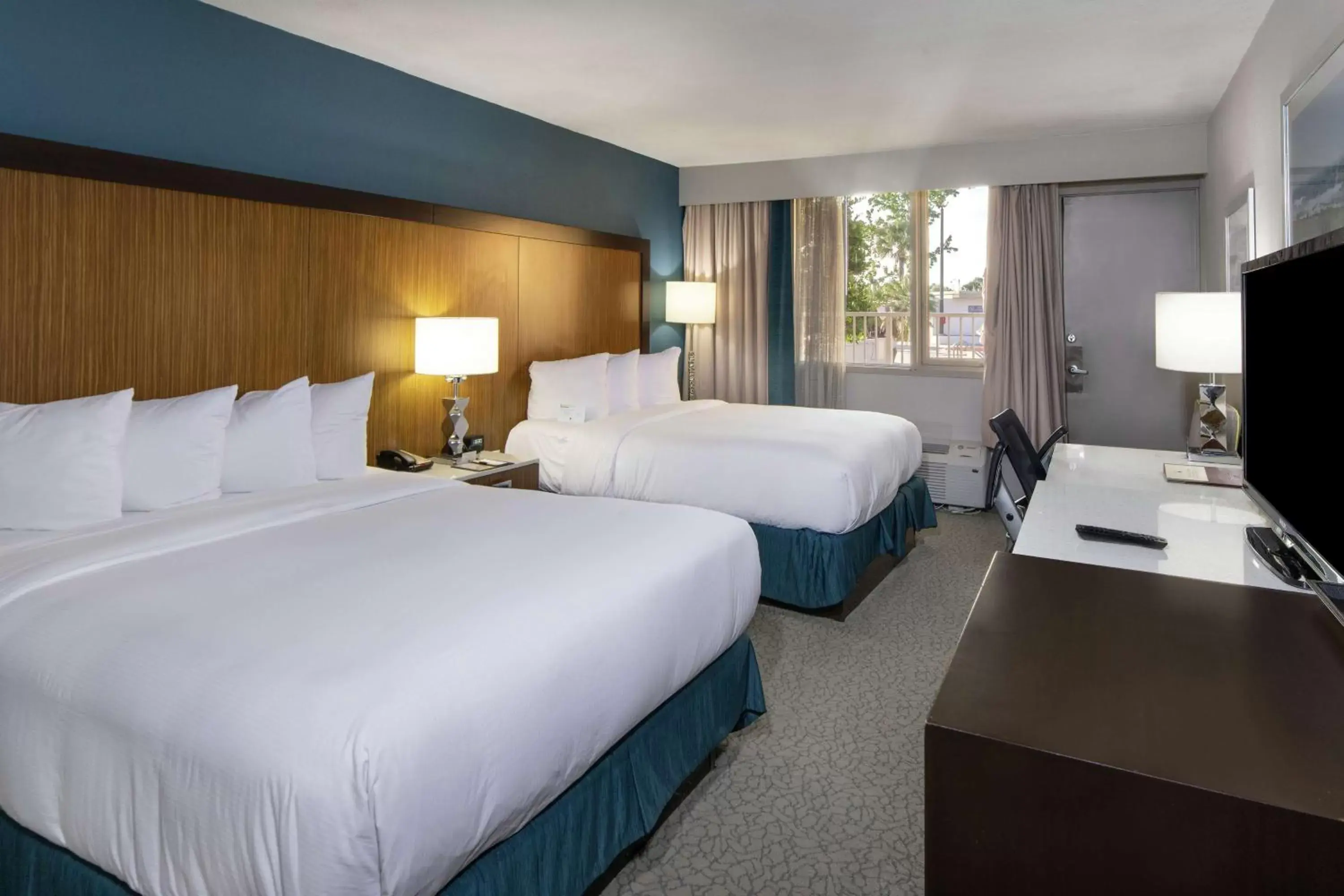 Bedroom, Bed in DoubleTree by Hilton Hotel Jacksonville Airport
