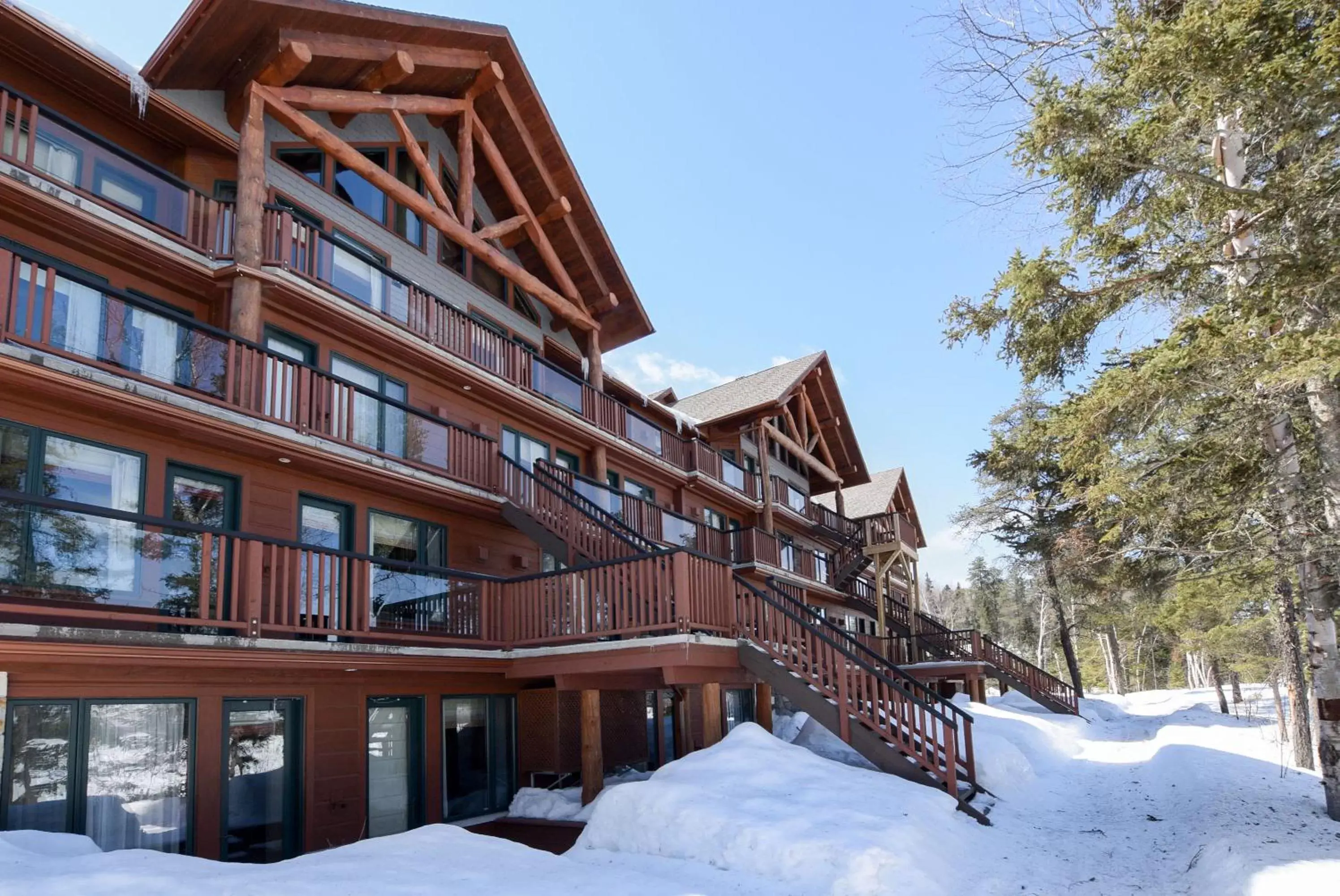 Winter in Les Condos Du Lac Taureau- Rooms & Condos