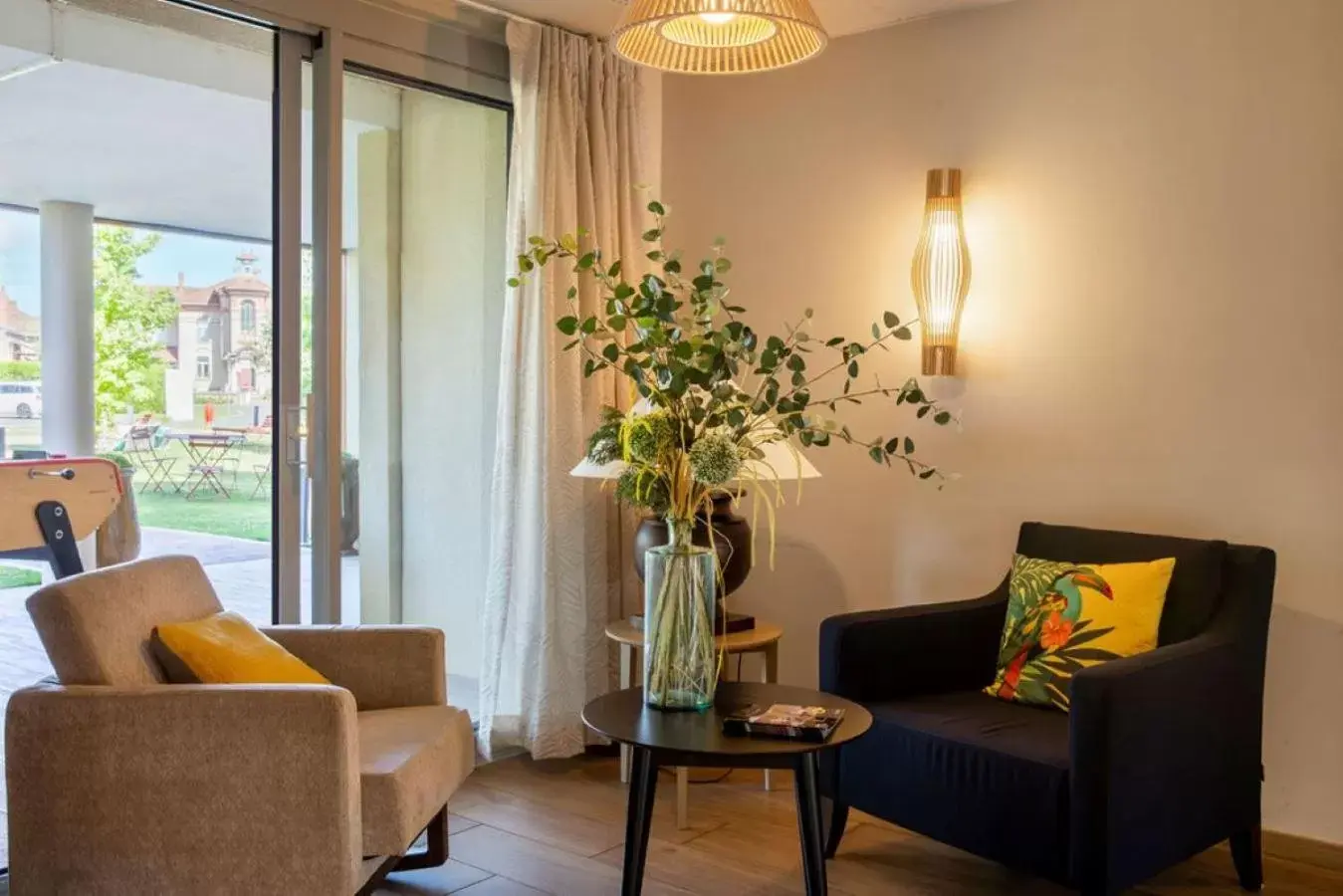 Living room, Seating Area in BEST WESTERN La Porte des Châteaux