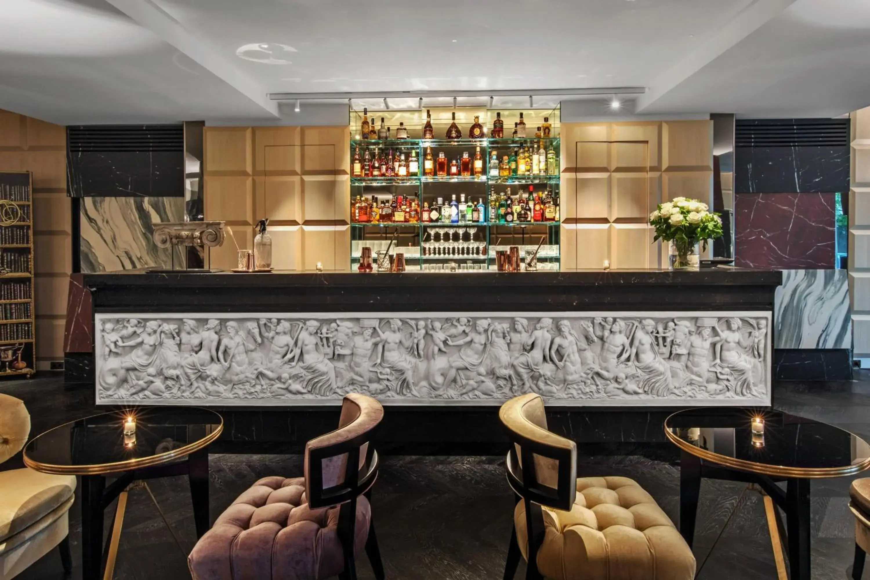 Restaurant/places to eat, Lounge/Bar in Hotel de Berri, a Luxury Collection Hotel, Paris