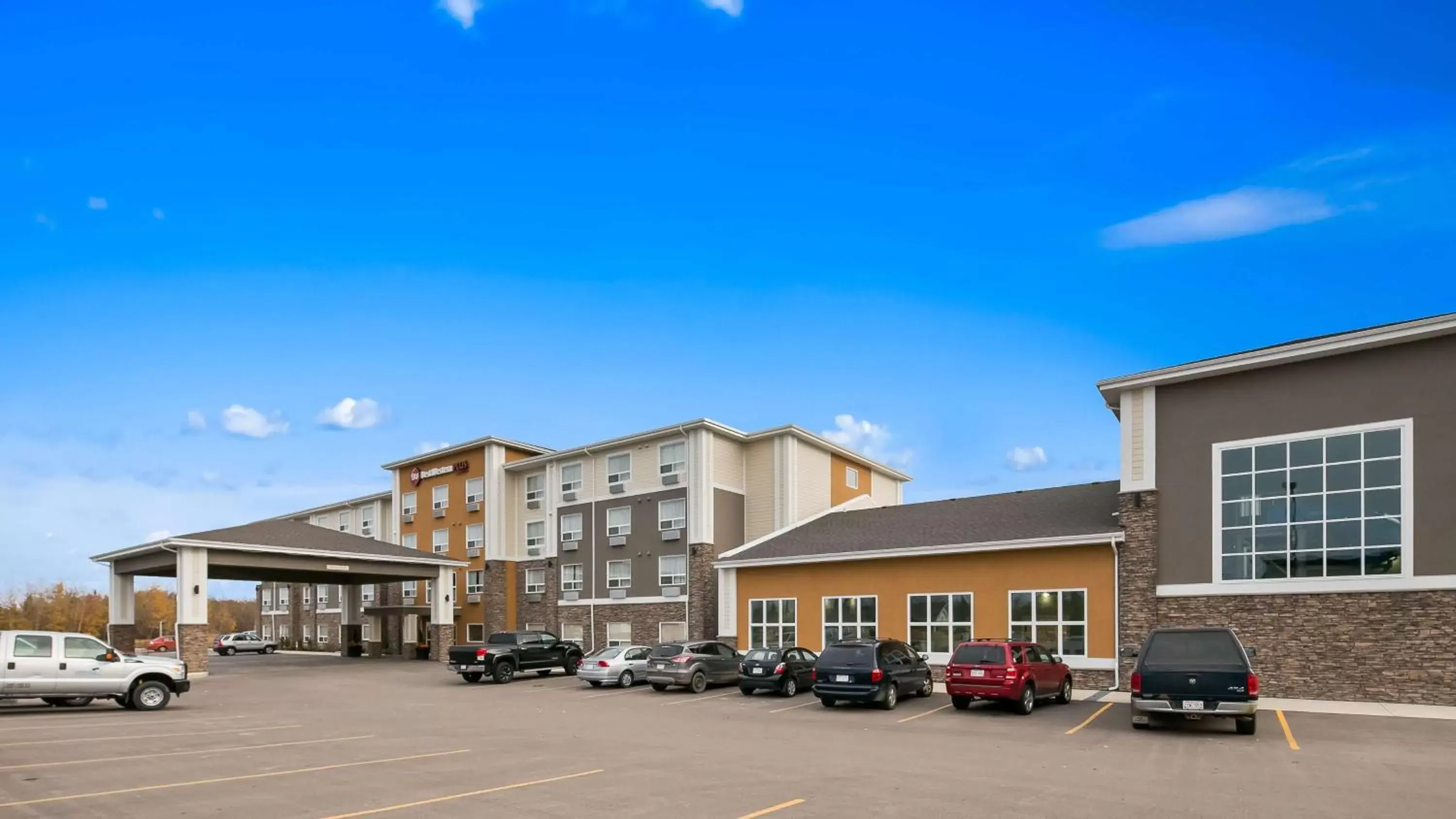 Property Building in Best Western Plus Lacombe Inn and Suites