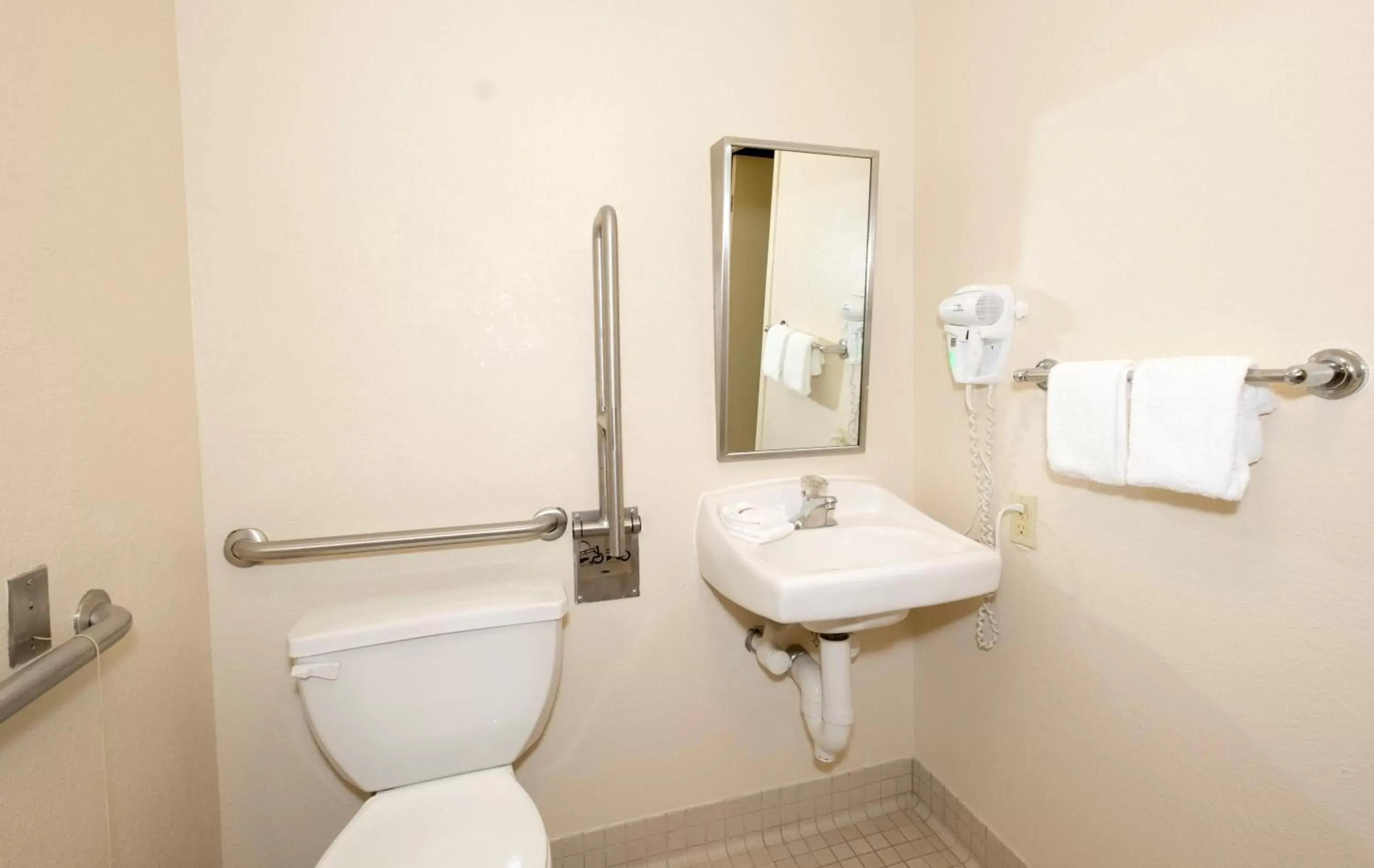 Bathroom in Red Roof Inn Milford - New Haven