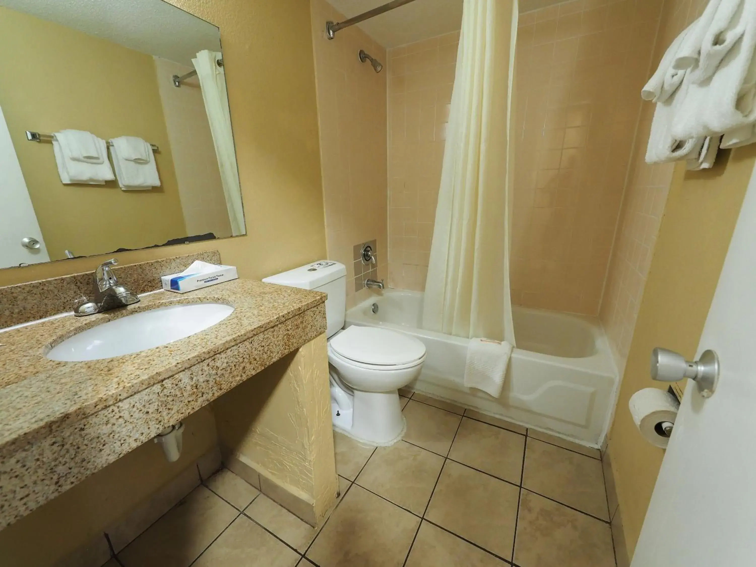 Bathroom in Econo Lodge Town Center