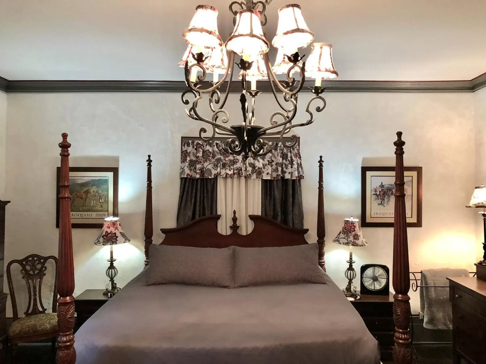 Bed in Belmont Inn