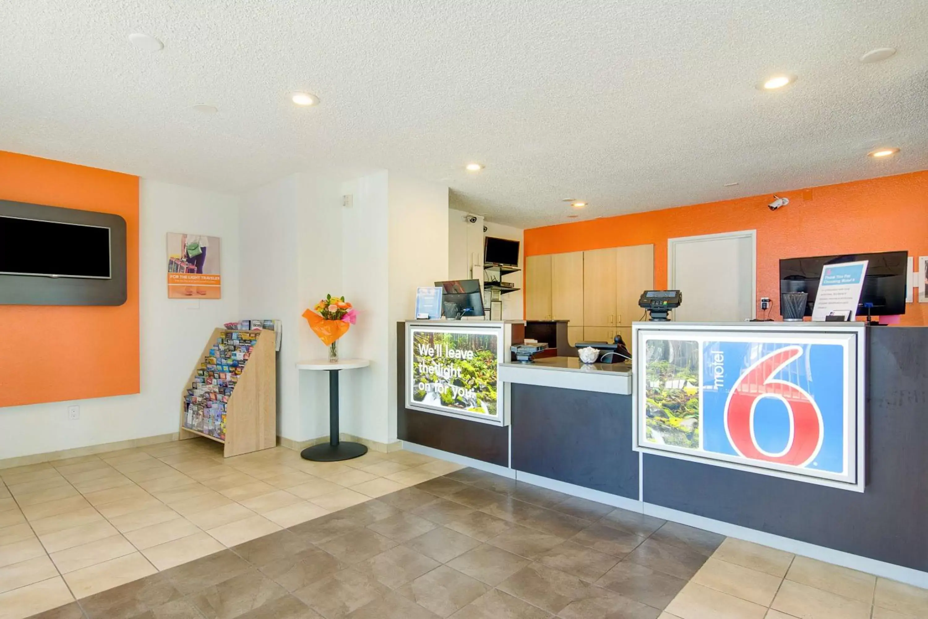 TV and multimedia, Lobby/Reception in Motel 6-Tacoma, WA - Fife