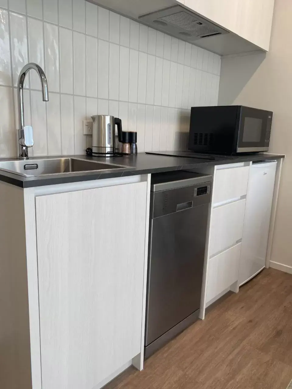 Coffee/tea facilities, Kitchen/Kitchenette in Wyndham Garden Christchurch Kilmore Street