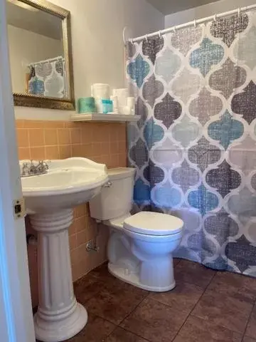 Bathroom in Colonial Inn Seekonk