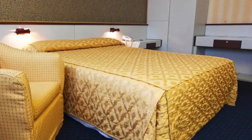 Bed in Hotel Maxim