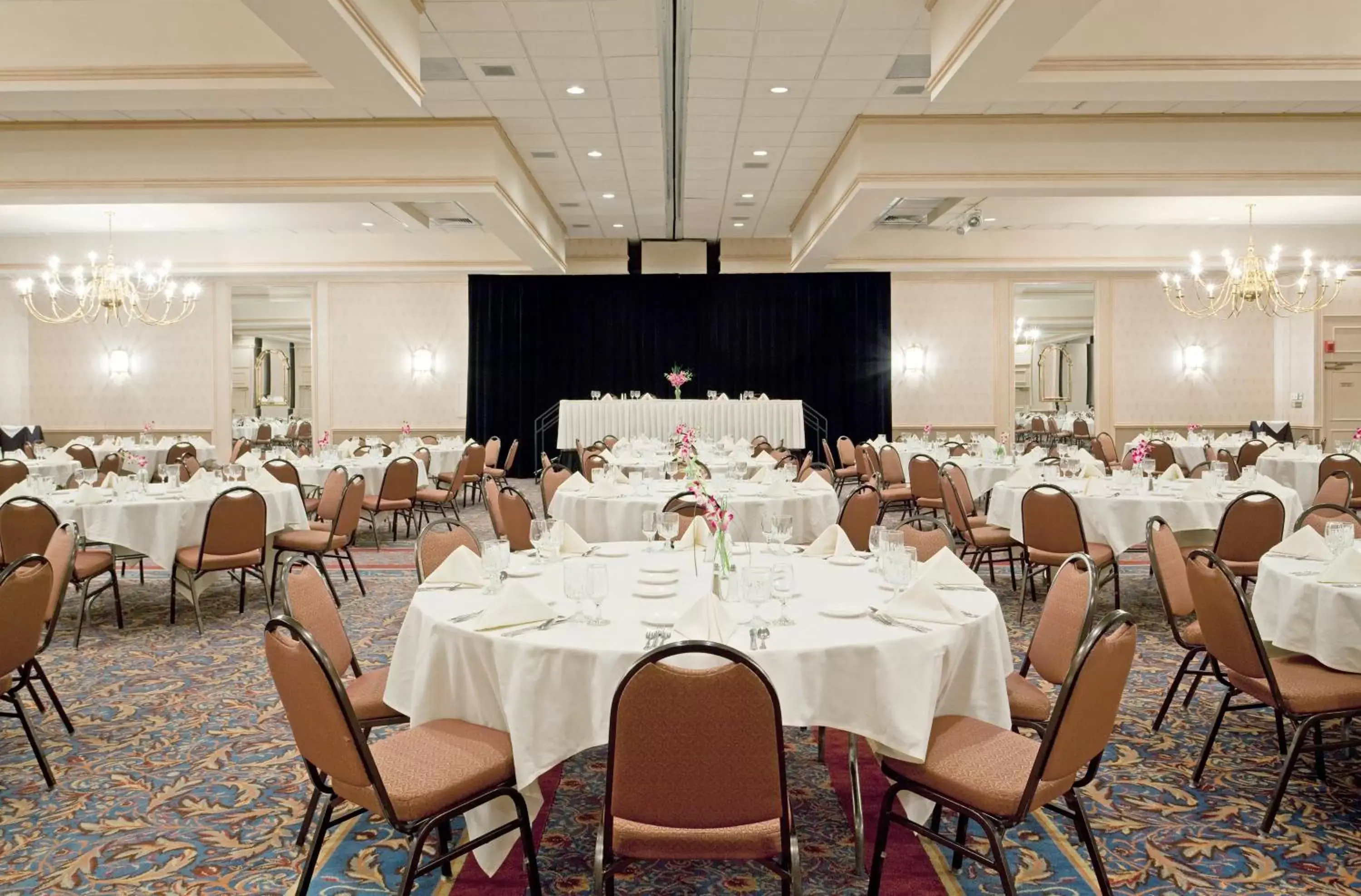 Banquet/Function facilities, Restaurant/Places to Eat in Holiday Inn Portland-By the Bay, an IHG Hotel