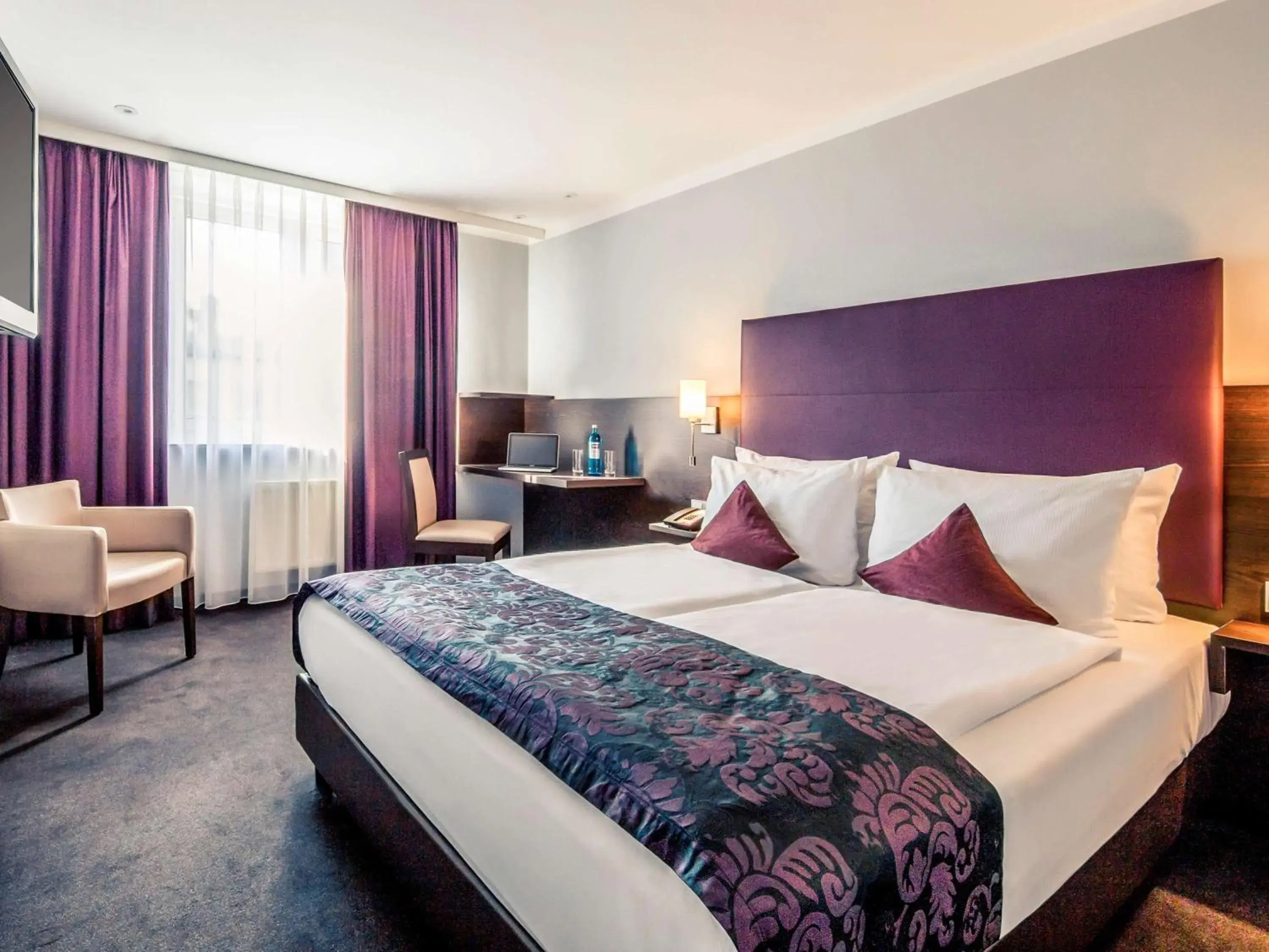 Photo of the whole room, Bed in Mercure Frankfurt City Messe