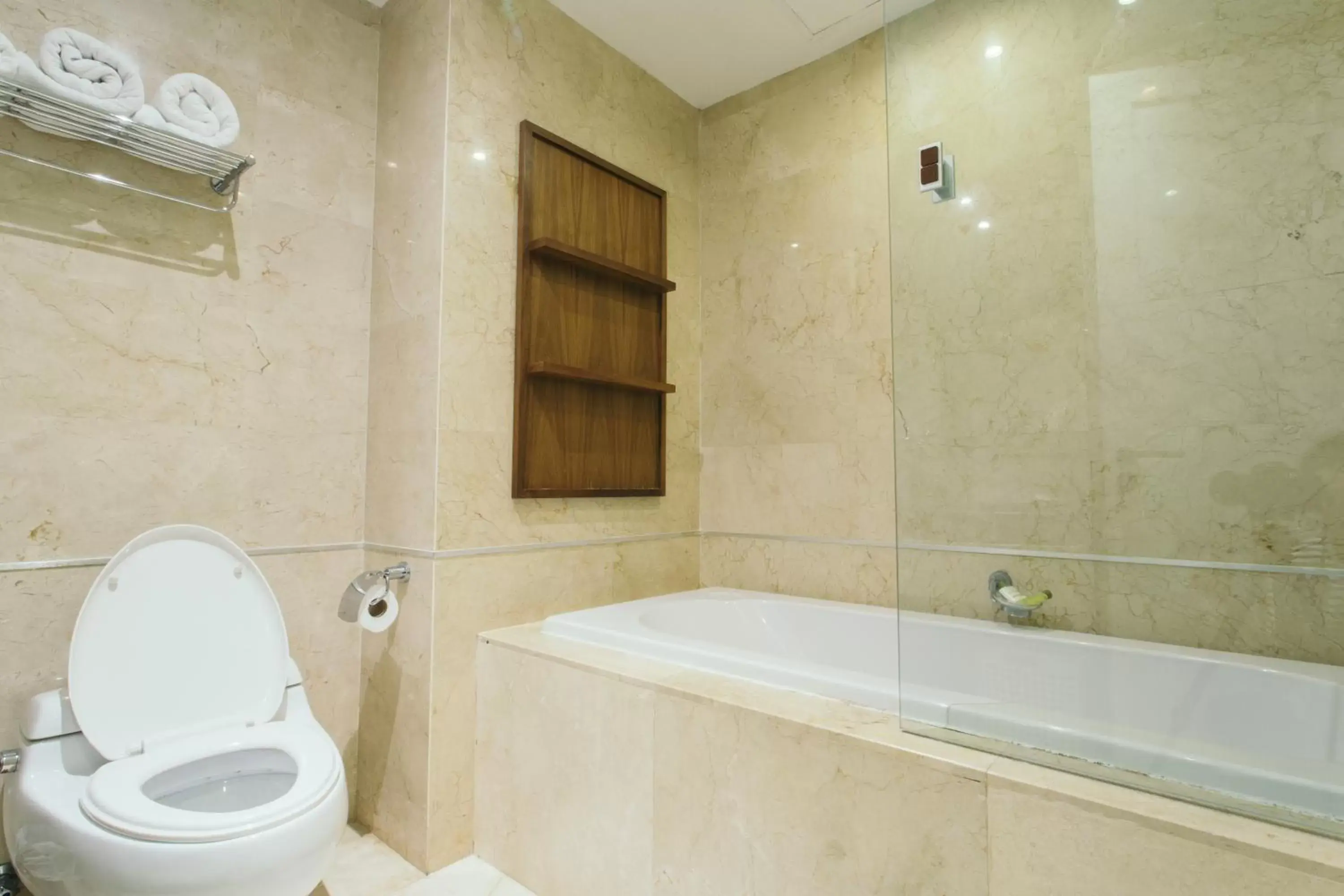 Toilet, Bathroom in Thomson Residence Hotel