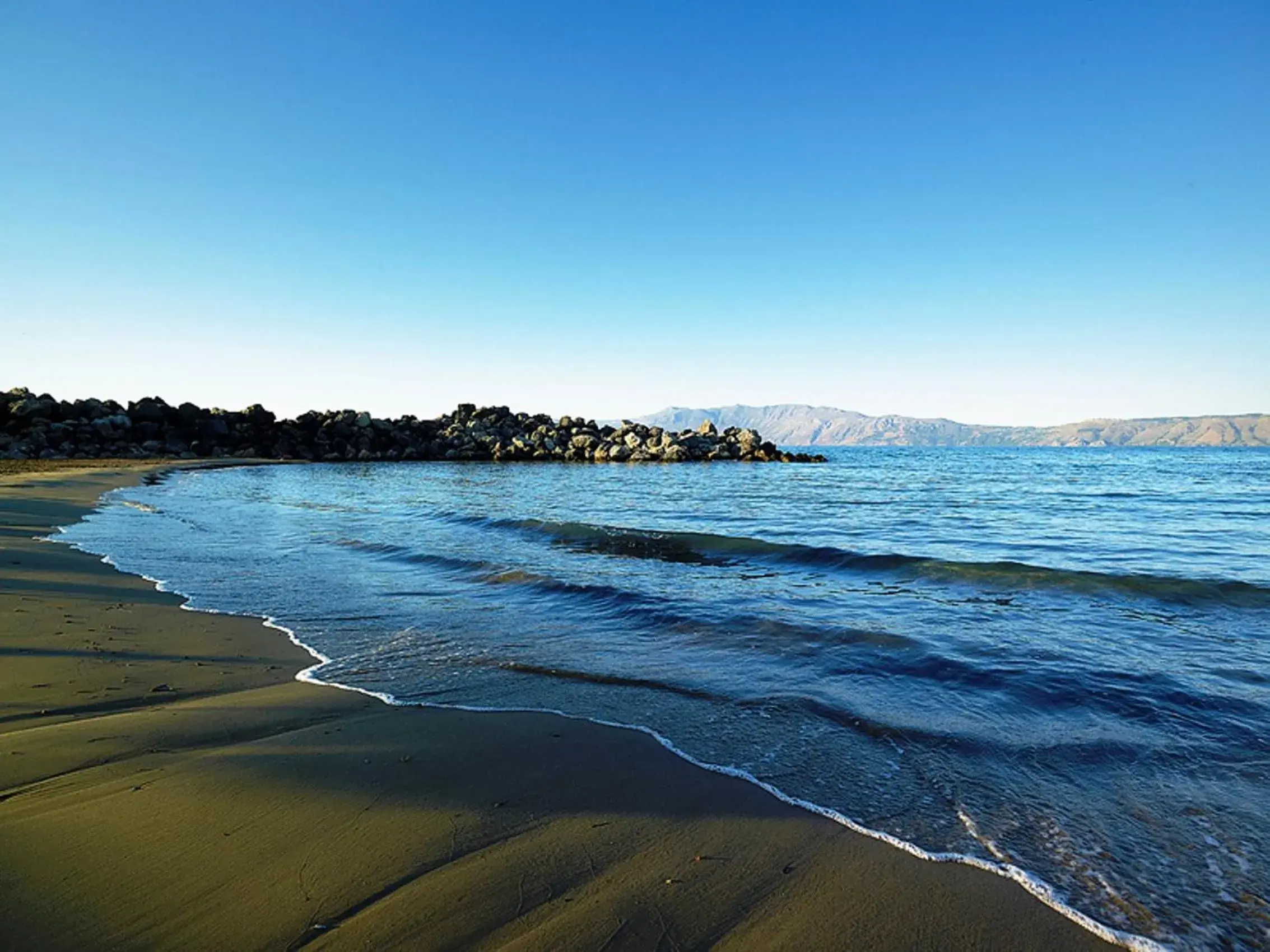 Beach in Molos Bay