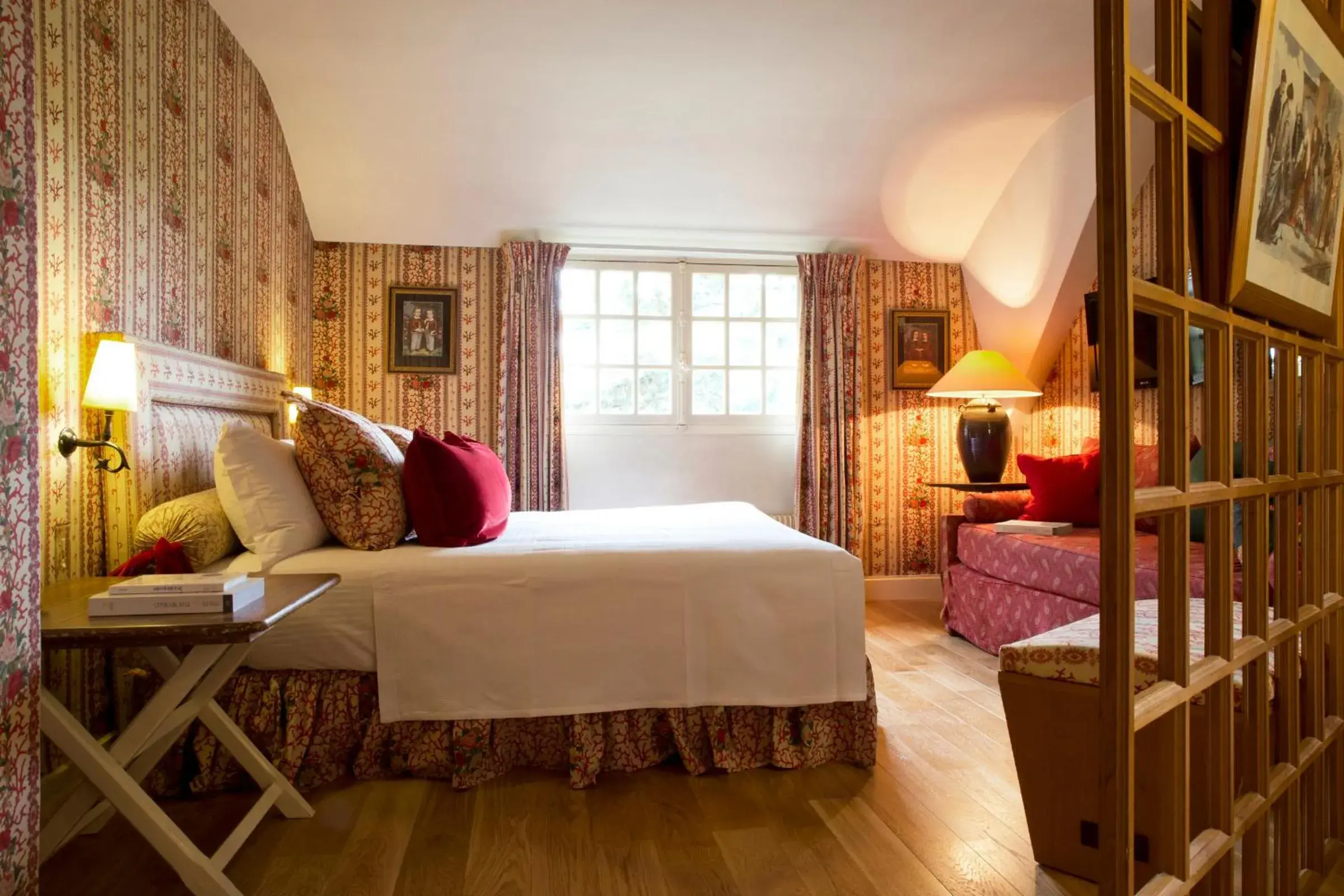 Photo of the whole room, Bed in Cazaudehore, hôtel de charme au vert