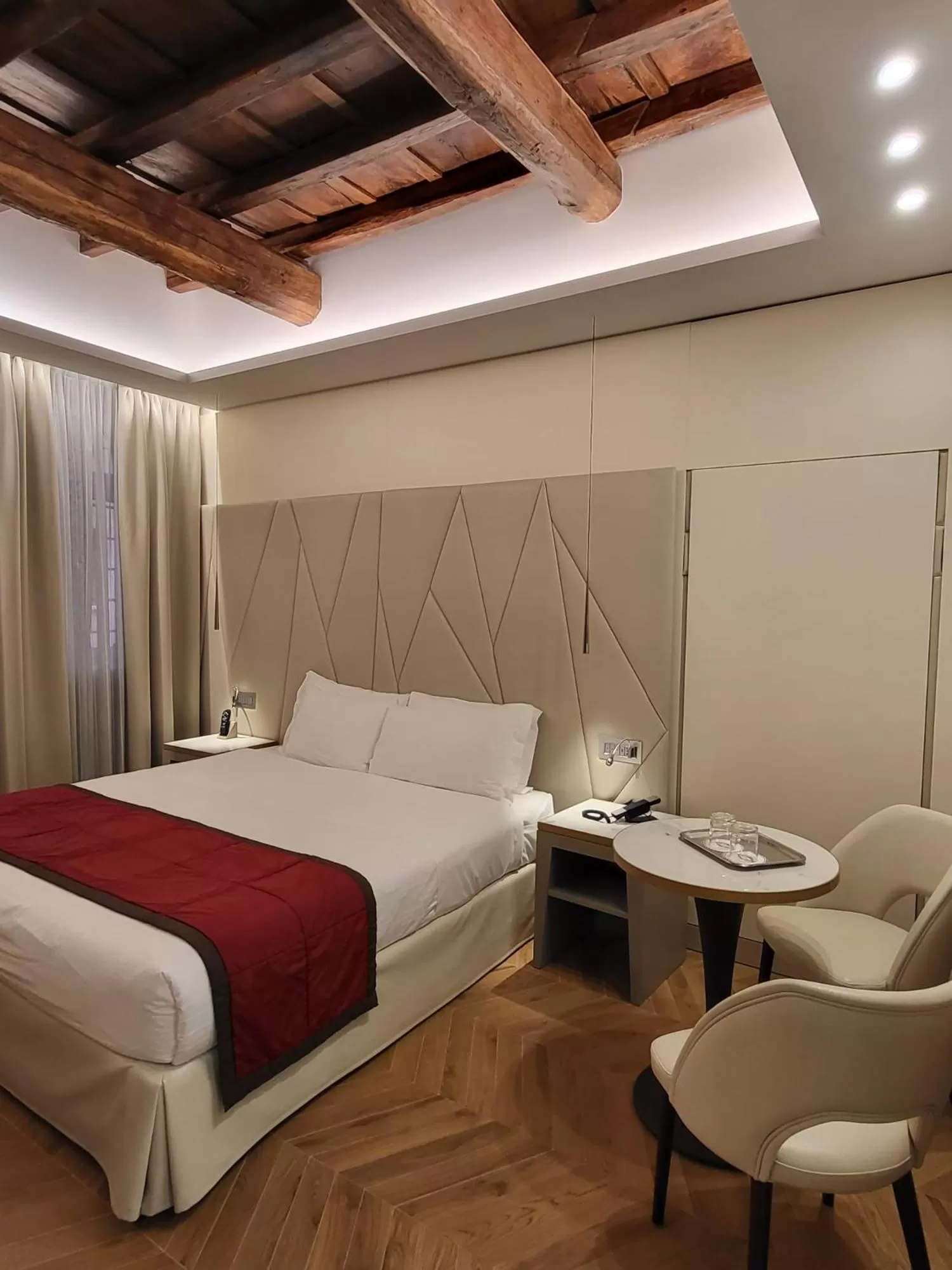 Bed in Harry's Bar Trevi Hotel & Restaurant