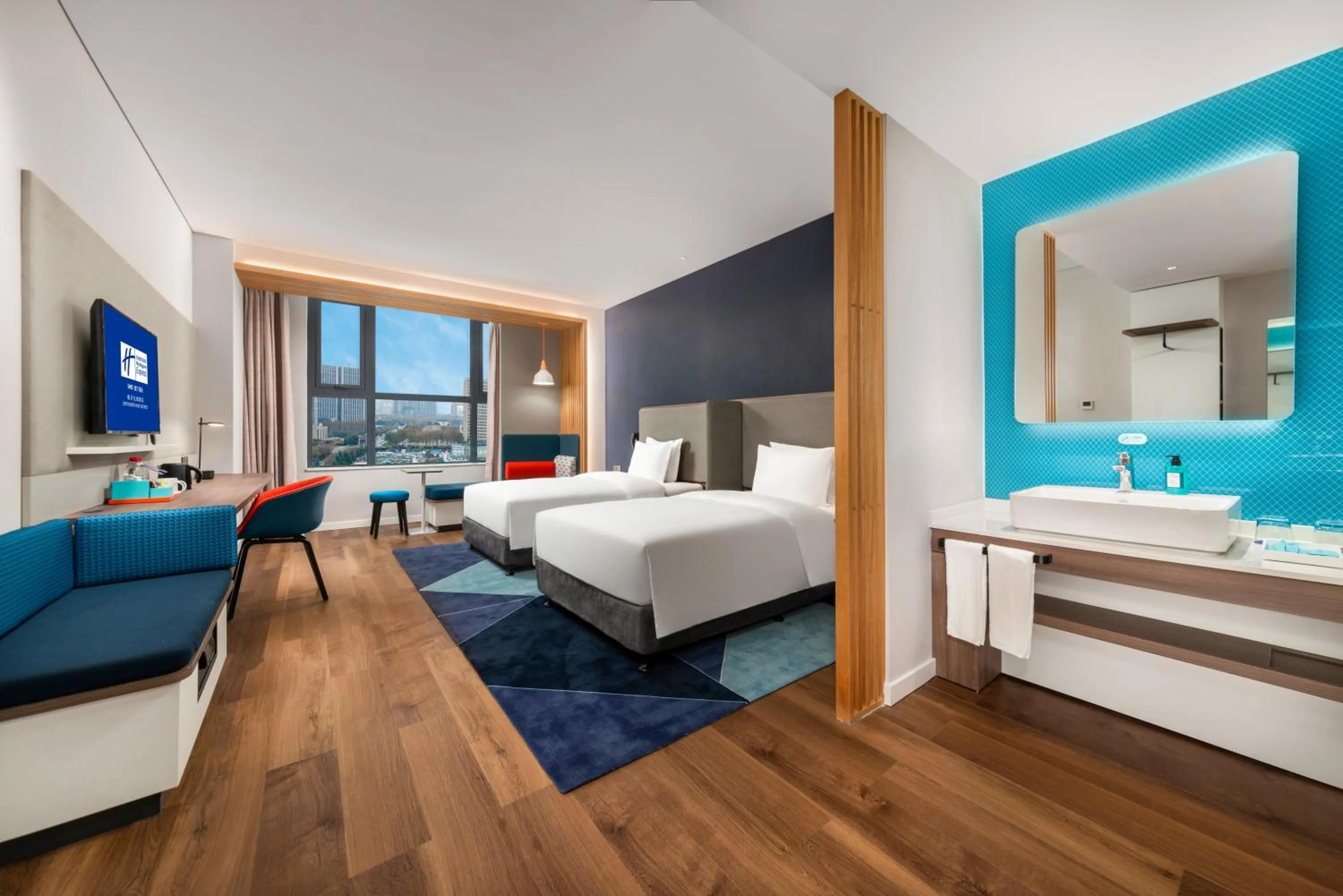 Photo of the whole room, Bed in Holiday Inn Express Linyi North New District by IHG