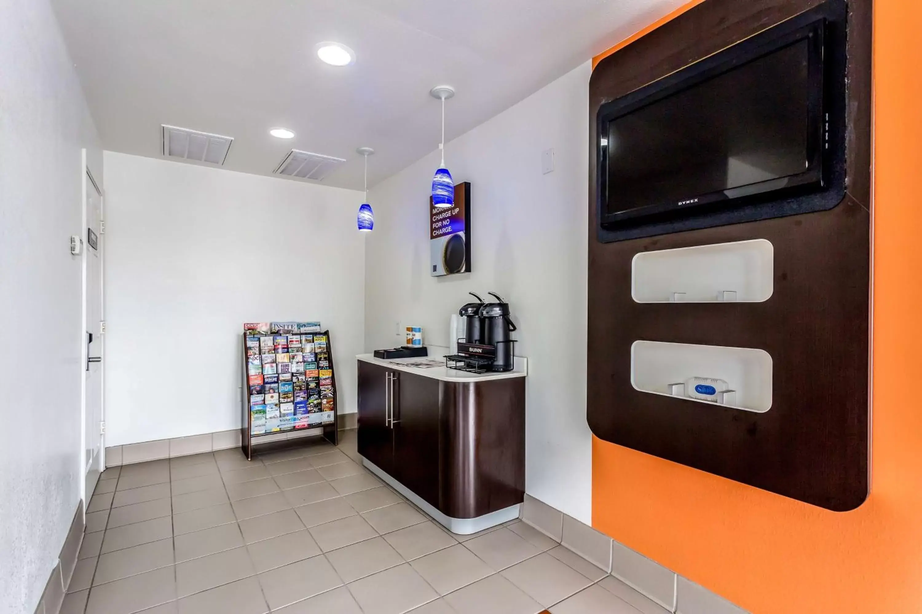 Lobby or reception, Coffee/Tea Facilities in Motel 6-Bryan, TX - College Station