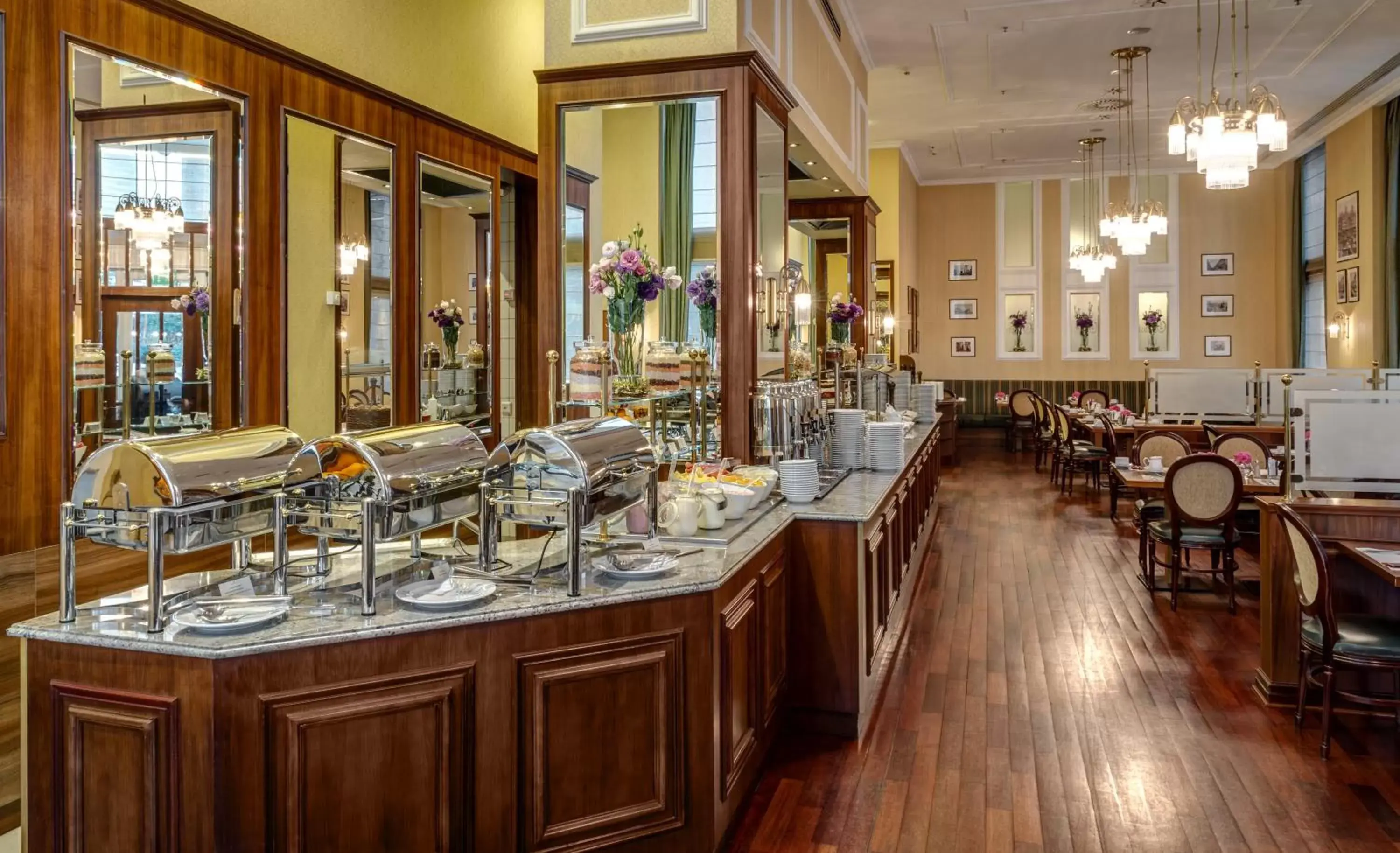 Restaurant/places to eat in Hotel Polonia Palace Restaurant/places to eat in Hotel Polonia Palace