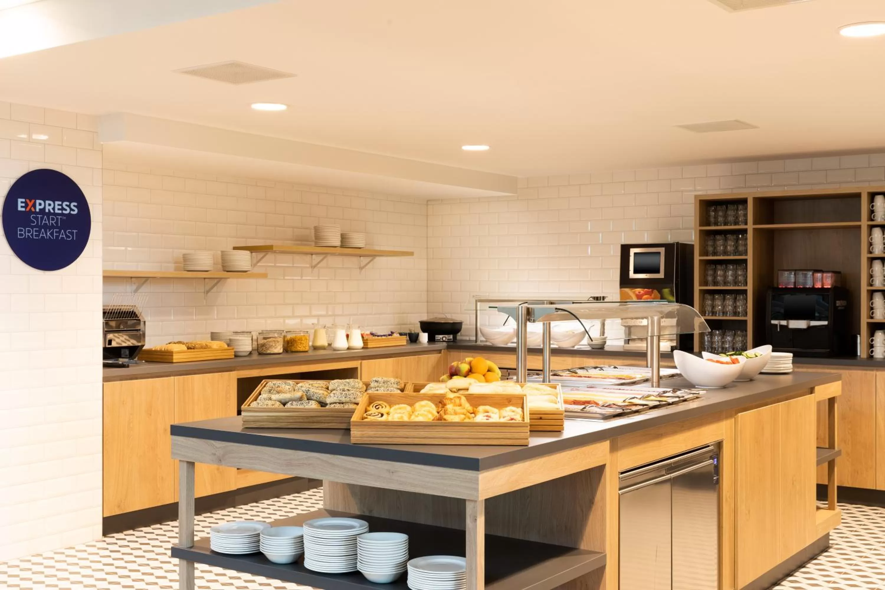 Restaurant/places to eat in Holiday Inn Express Amsterdam - North Riverside by IHG