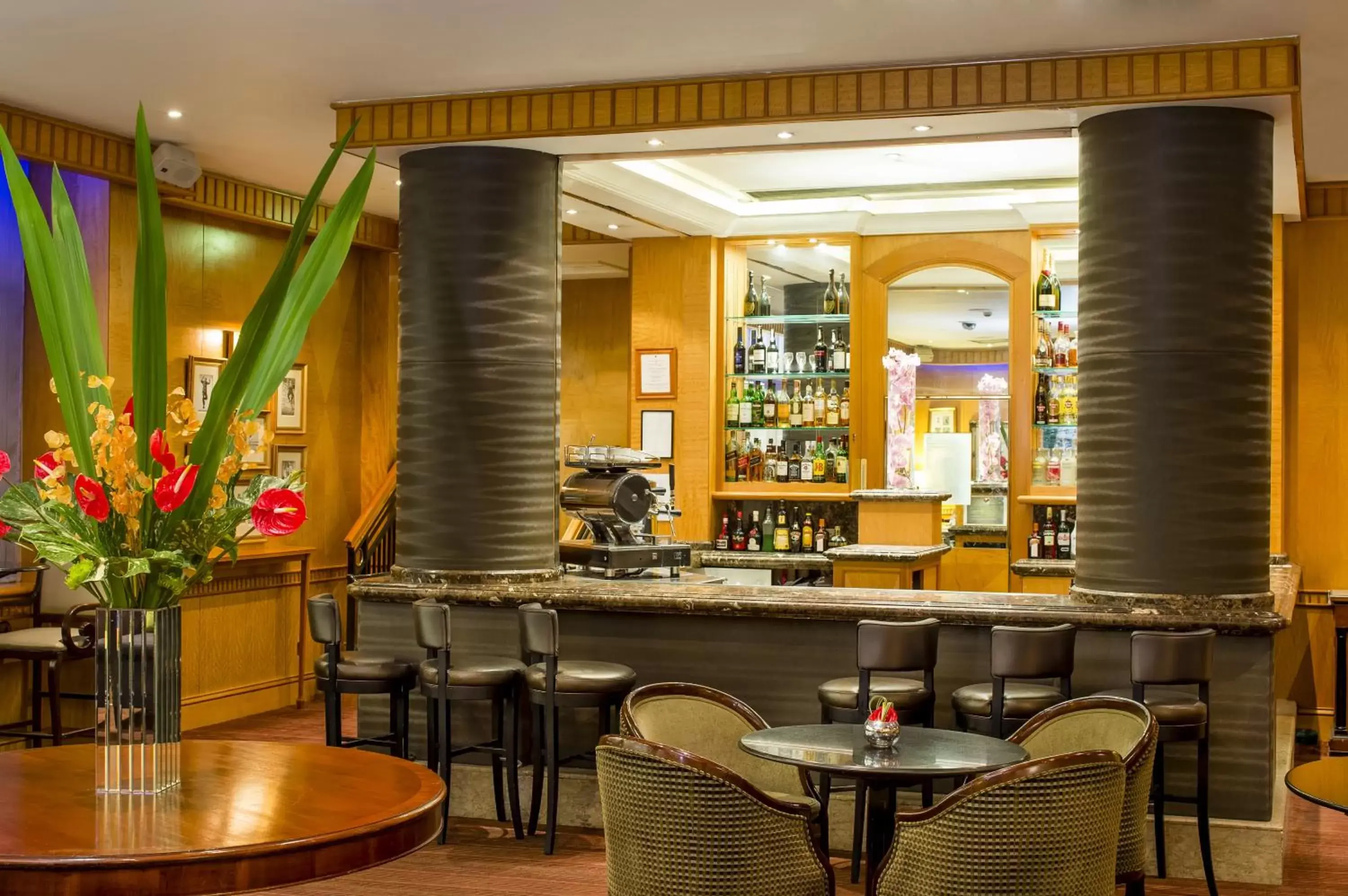 Lounge or bar, Lounge/Bar in Millennium Gloucester Hotel London