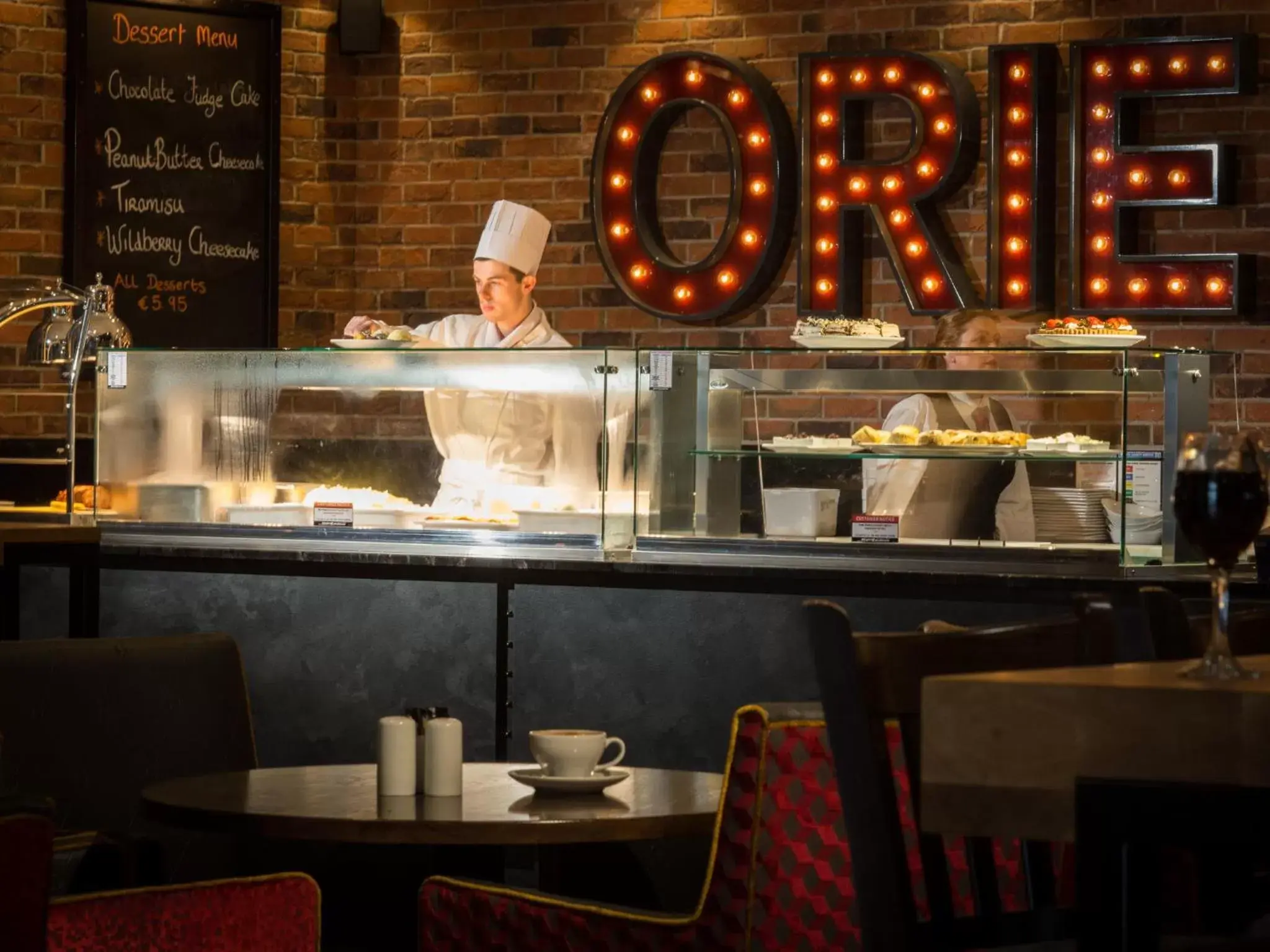 Restaurant/Places to Eat in Oriel House Hotel