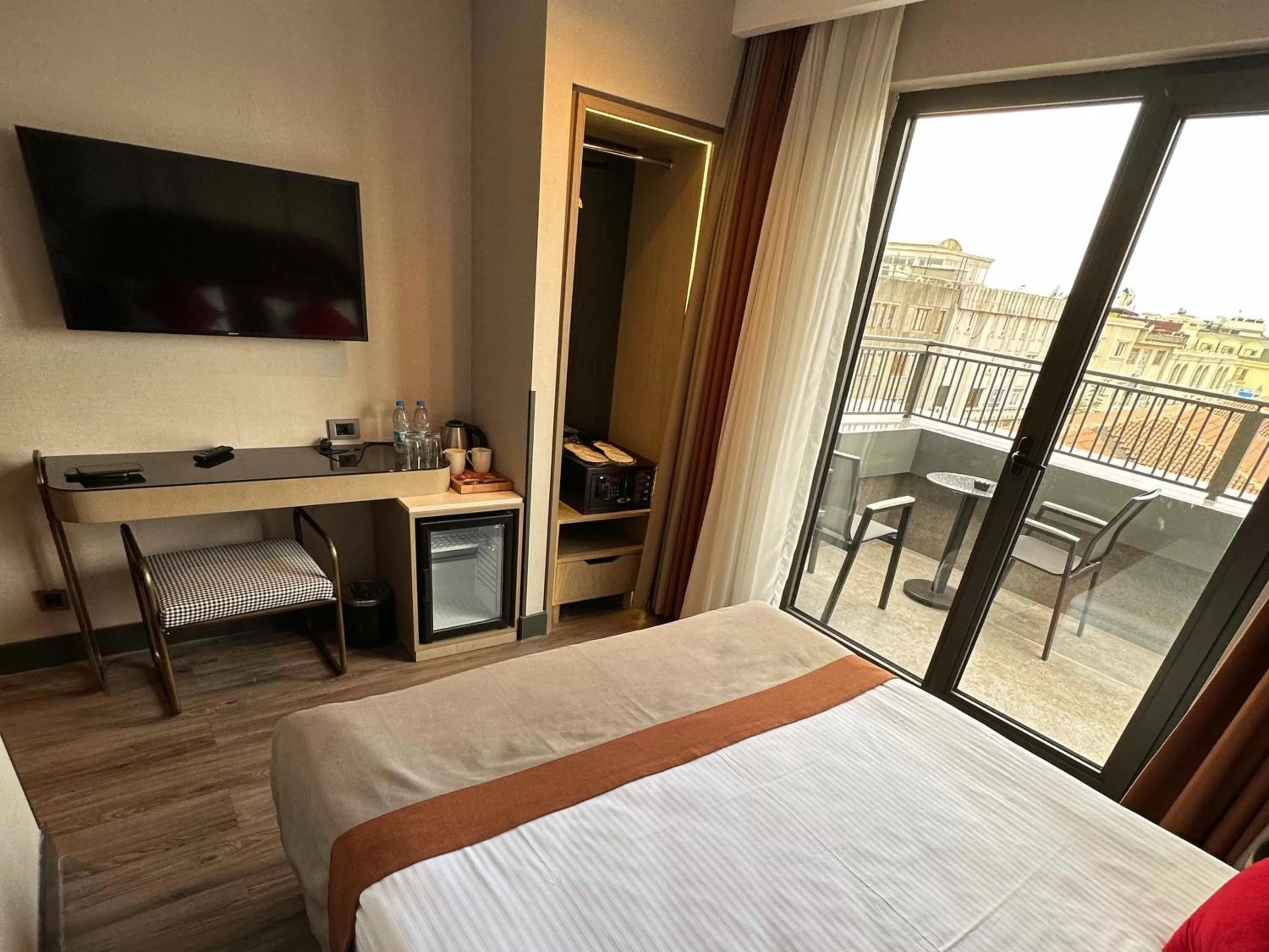 Bed in Edition Old City Hotel