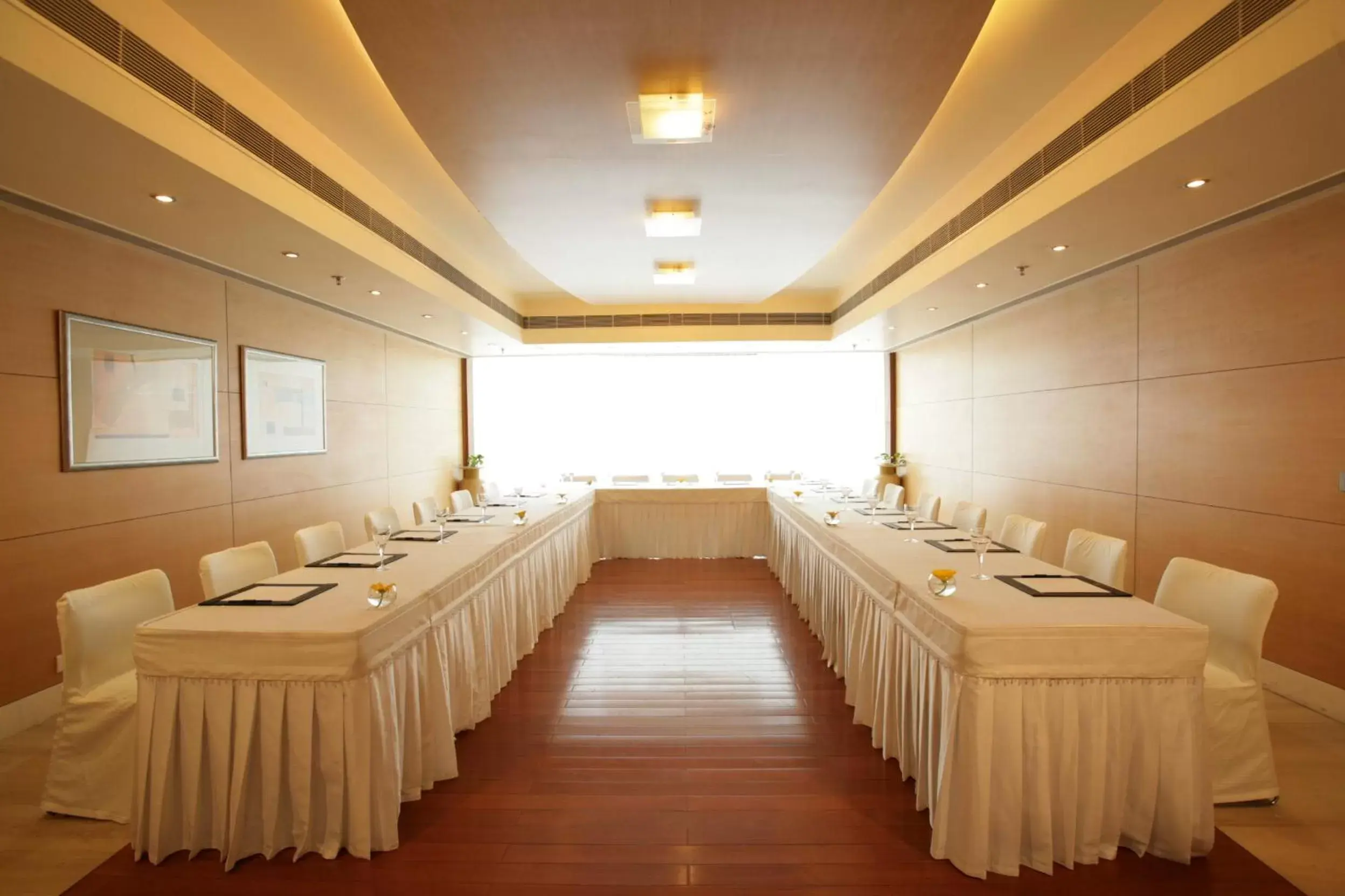 Business facilities in Jaypee Siddharth Hotel