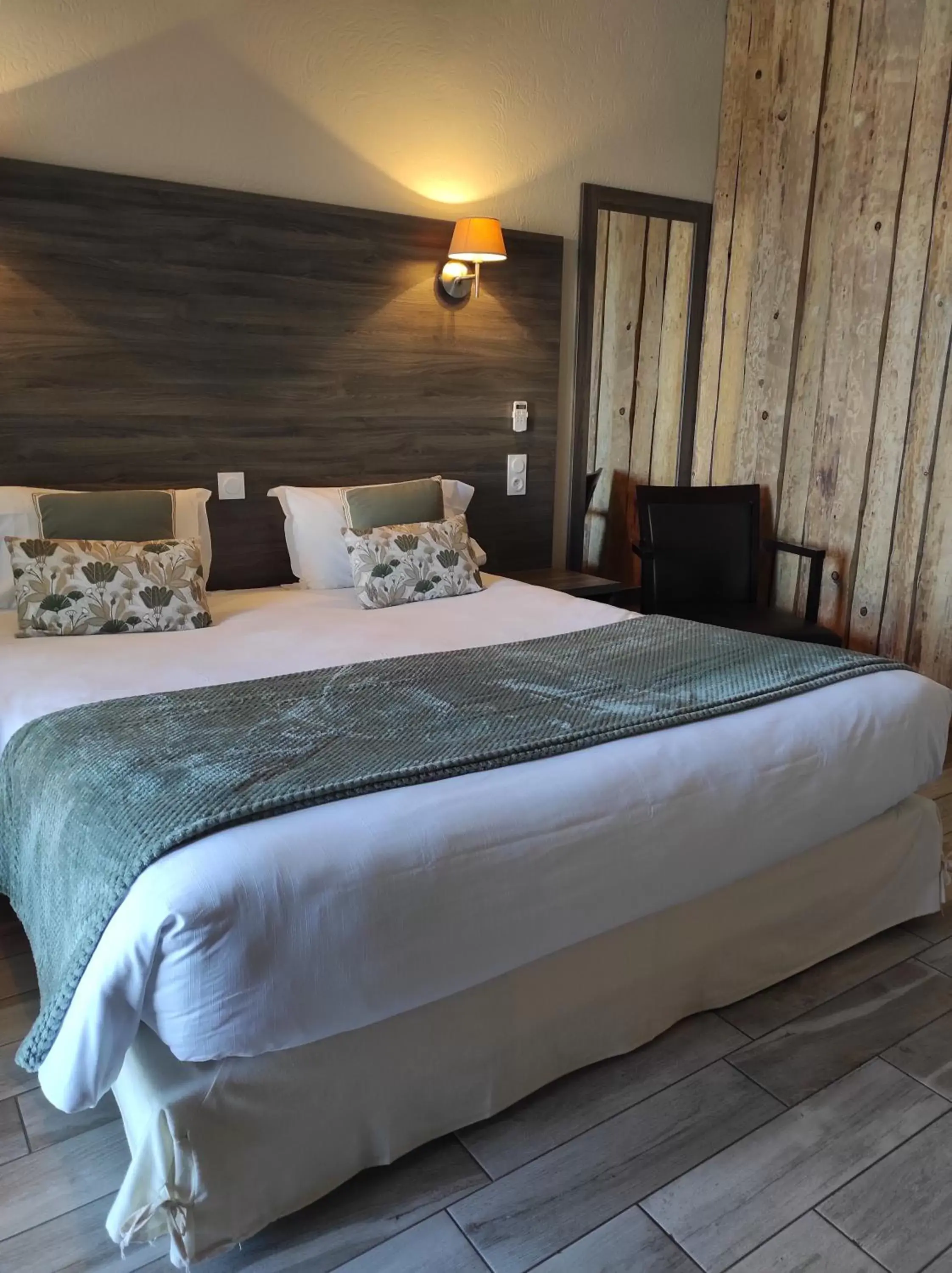 Bedroom, Bed in Hôtel Calavita Rooftop & Spa