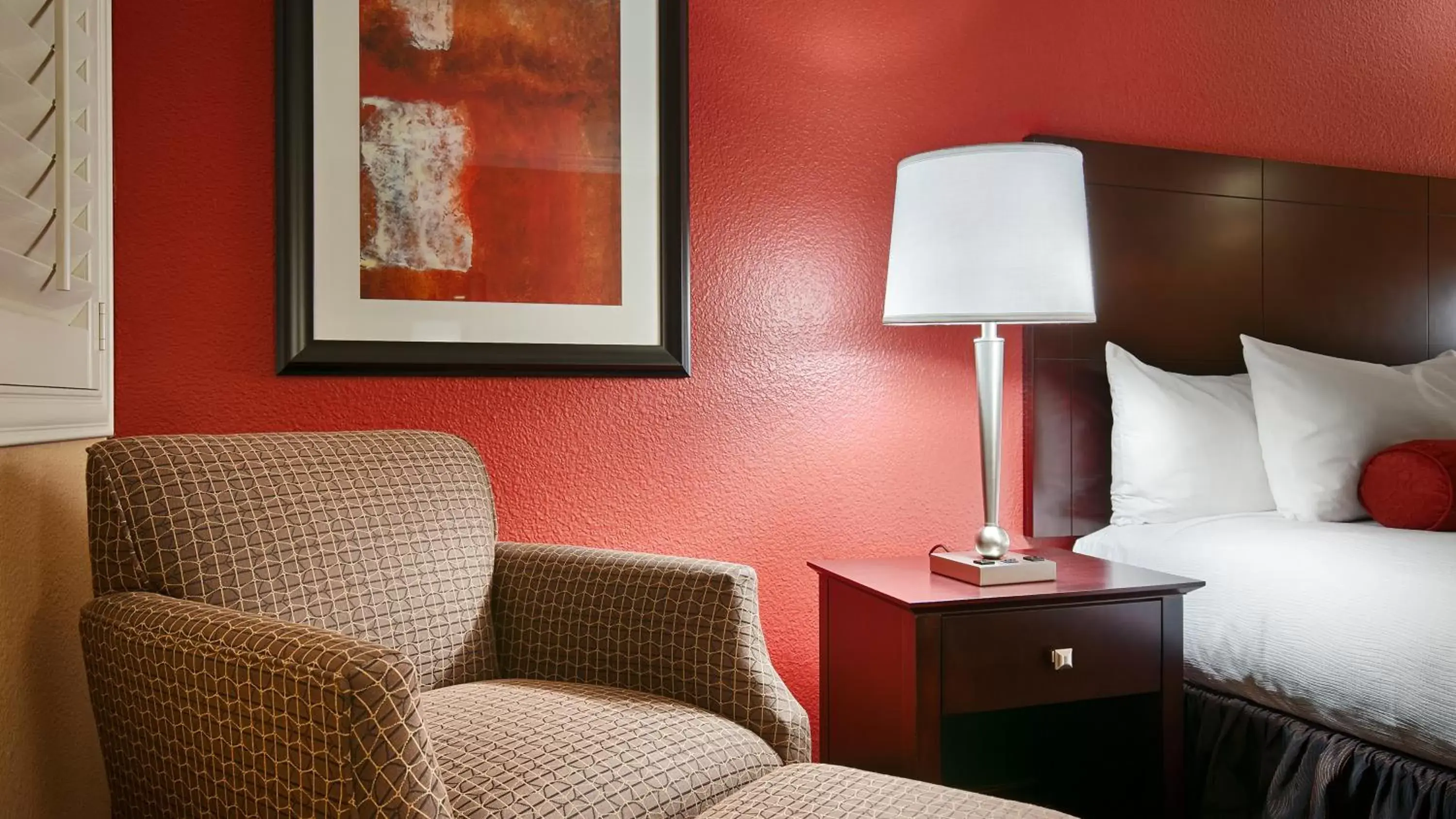 Bed, Seating Area in Best Western Plus Casino Royale - Center Strip