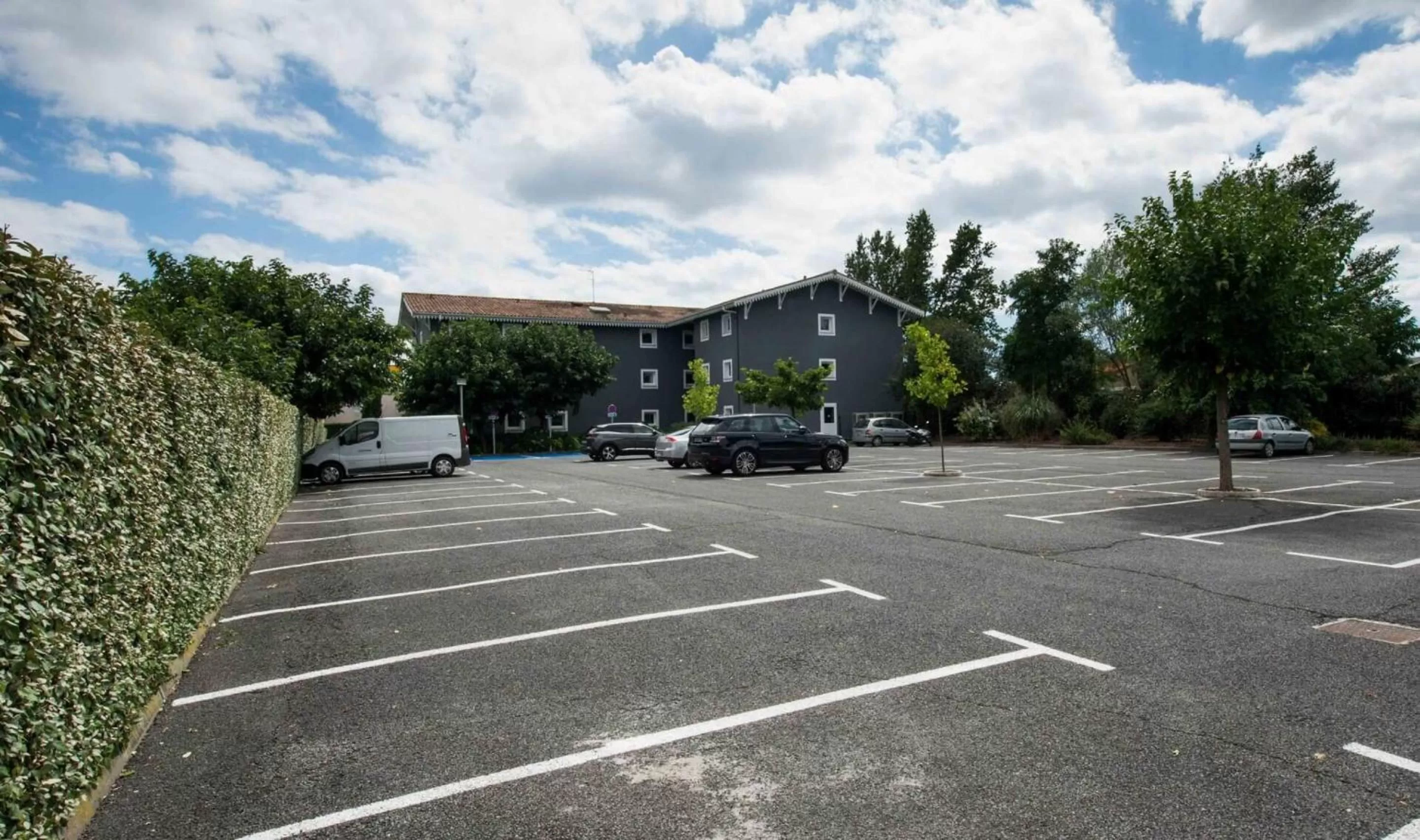 Property building in KYRIAD BORDEAUX SUD - Villenave d'Ornon