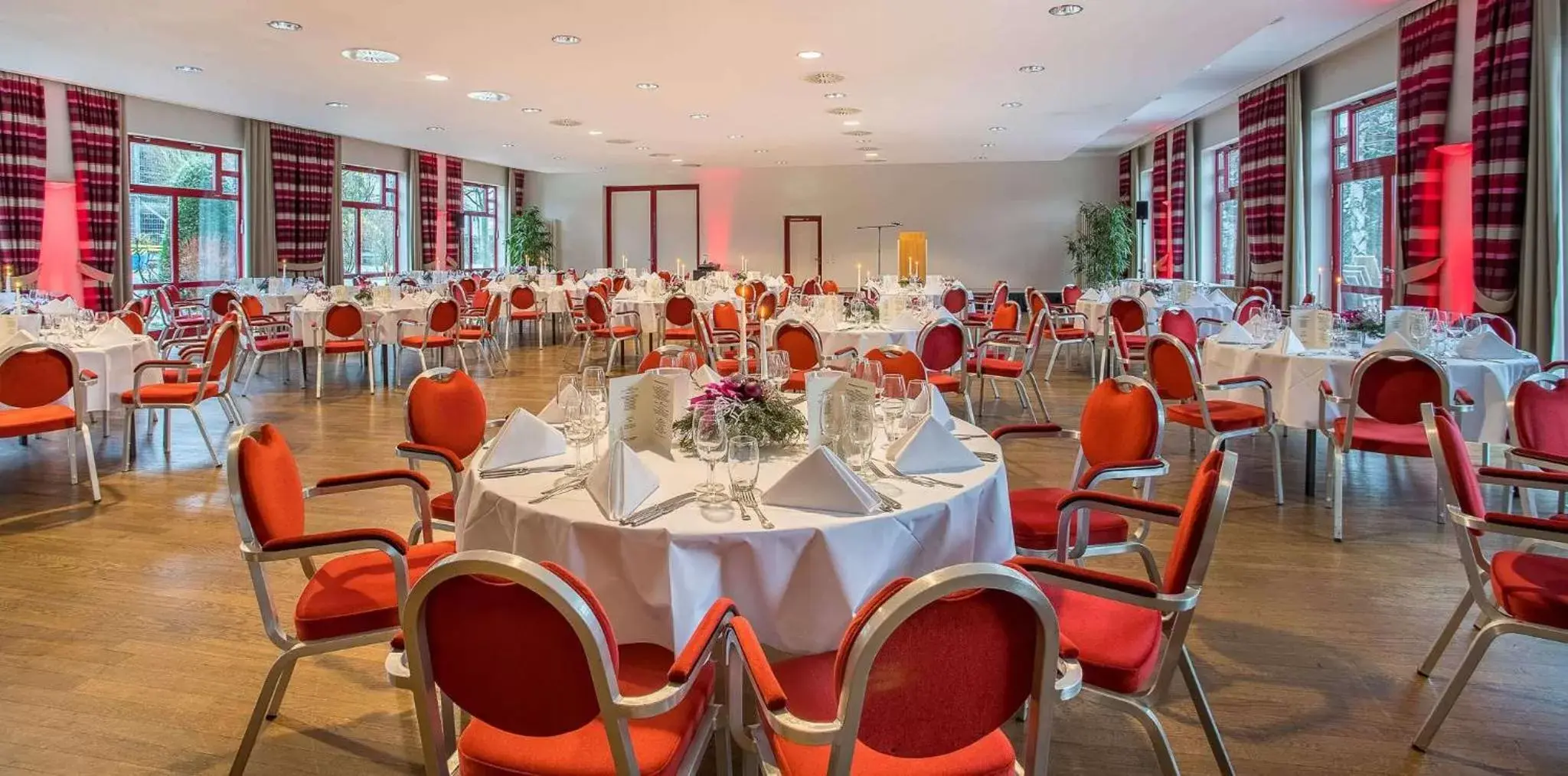 Property building, Restaurant/Places to Eat in elaya hotel frankfurt oberursel, ehemals The Rilano Hotel Oberursel