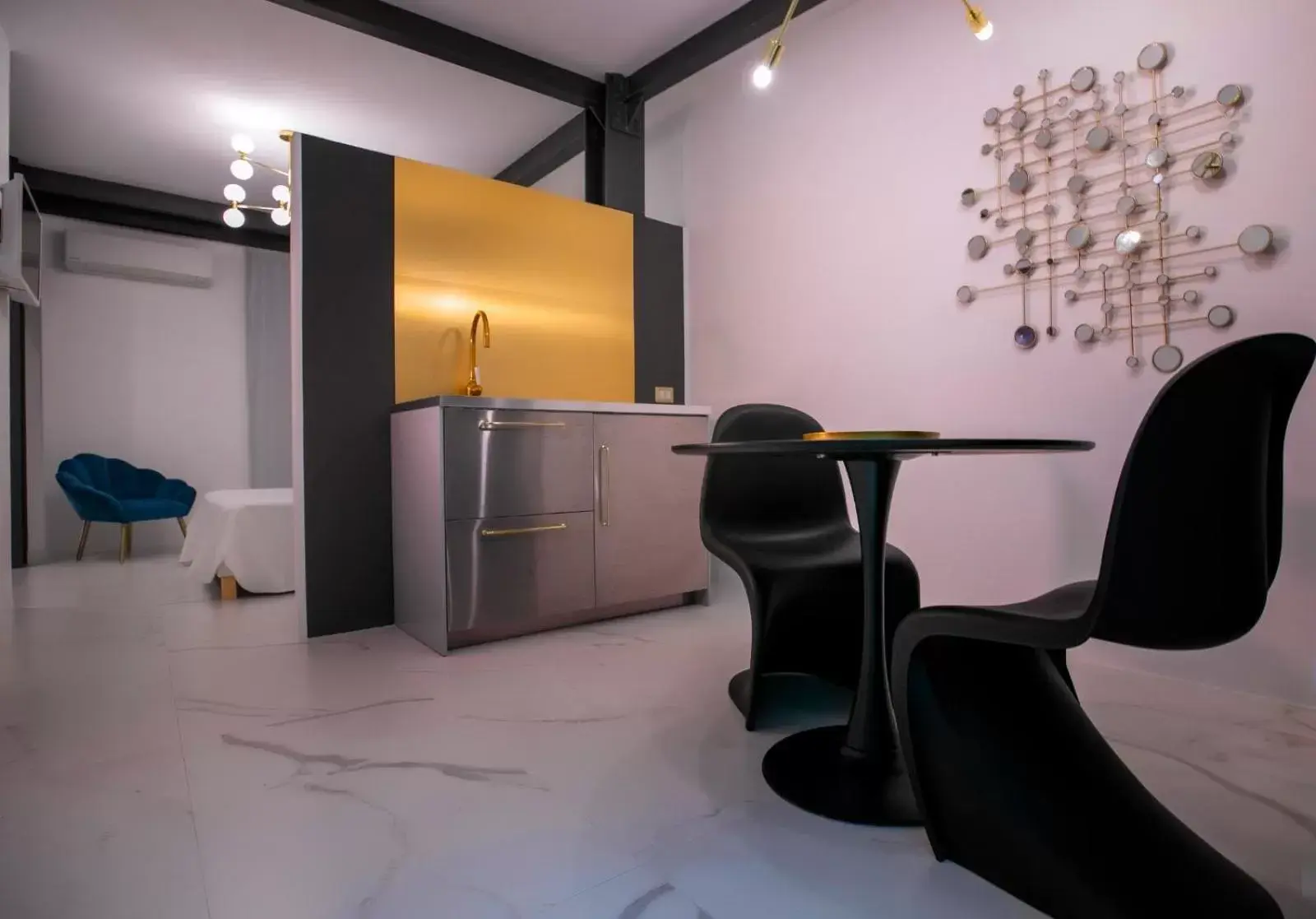 Seating area, Kitchen/Kitchenette in Azzoli Trapani - Apartments&Skypool - Adults Only