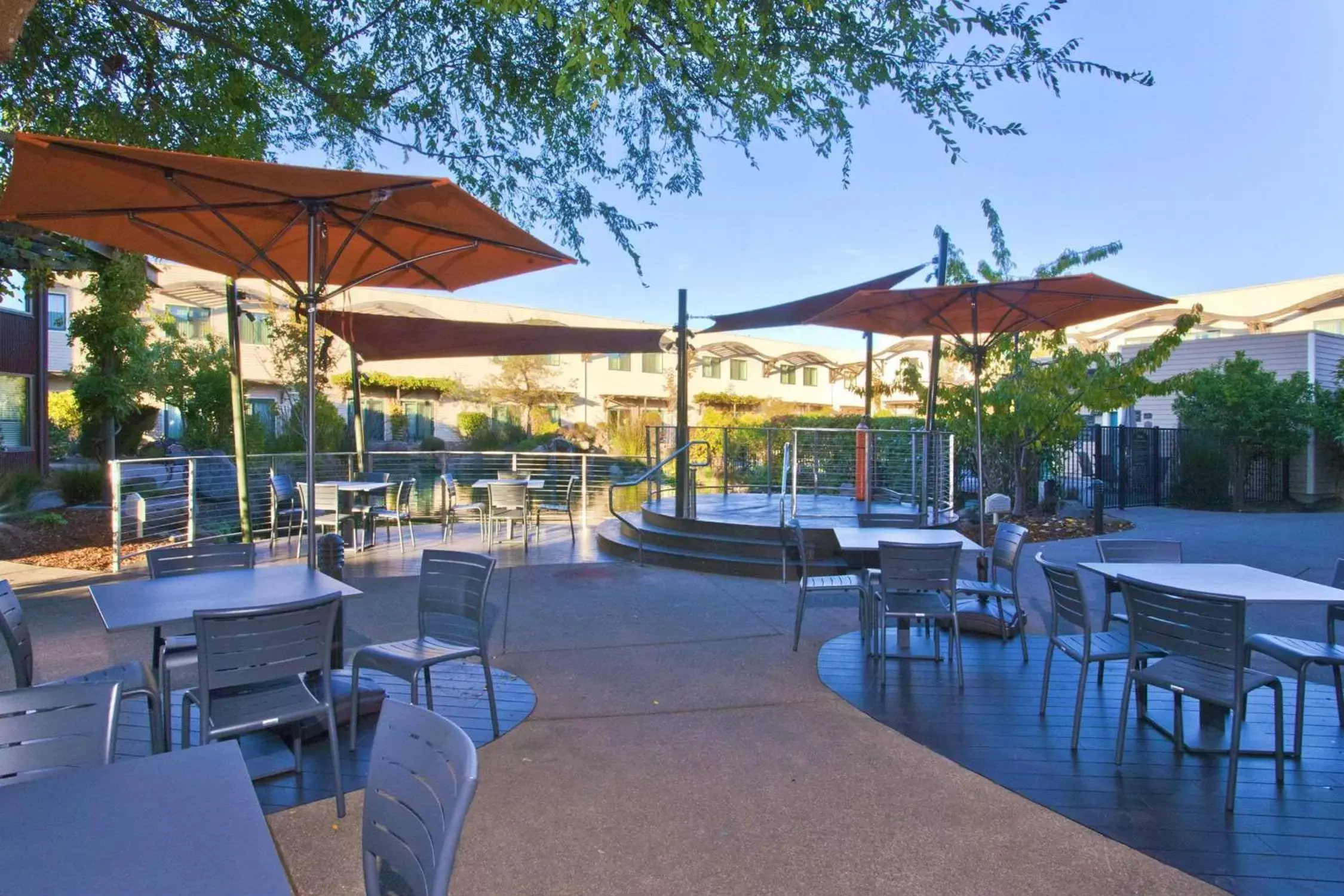 Property building, Restaurant/Places to Eat in DoubleTree by Hilton Napa Valley - American Canyon