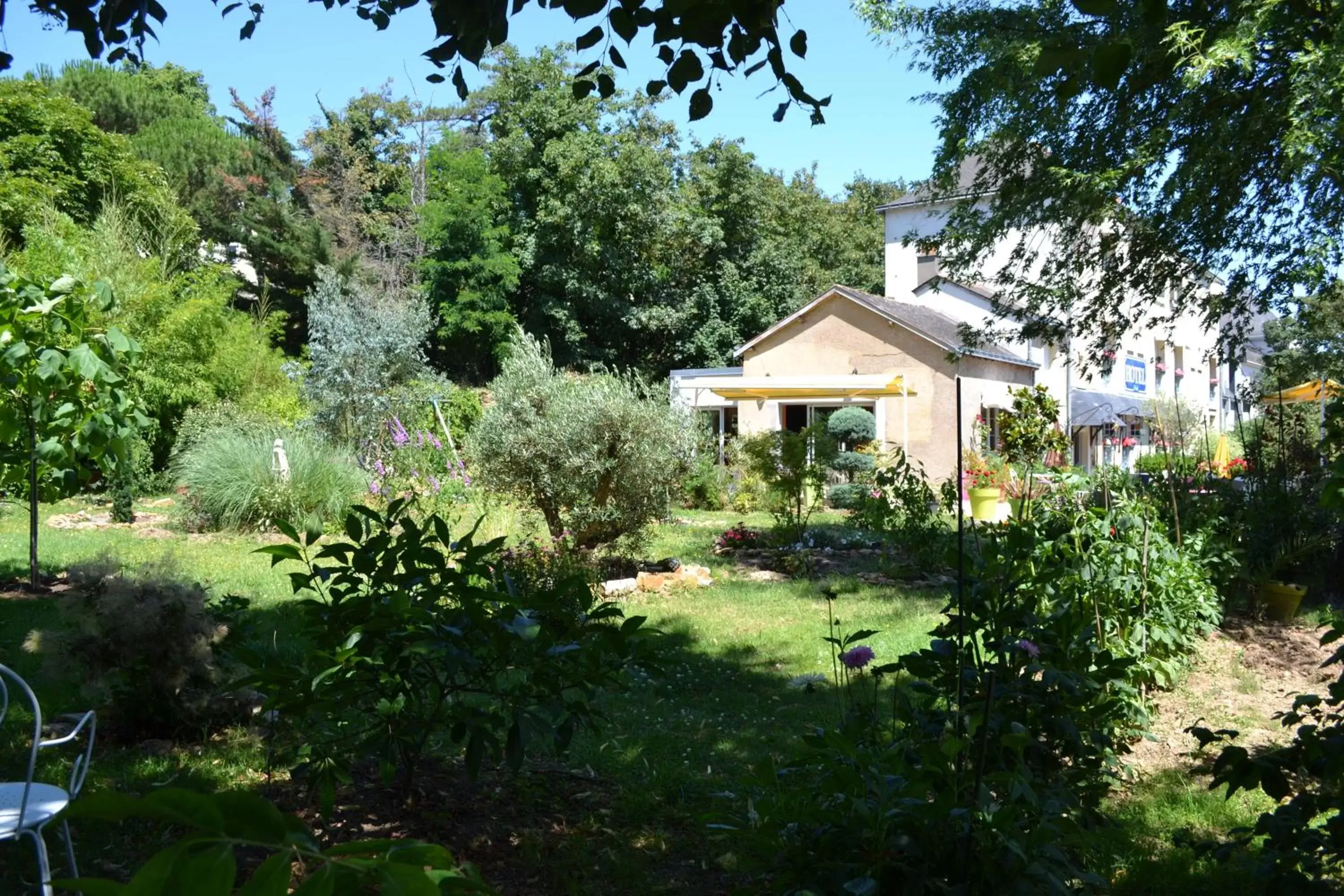 Property Building in Hôtel Le Castel