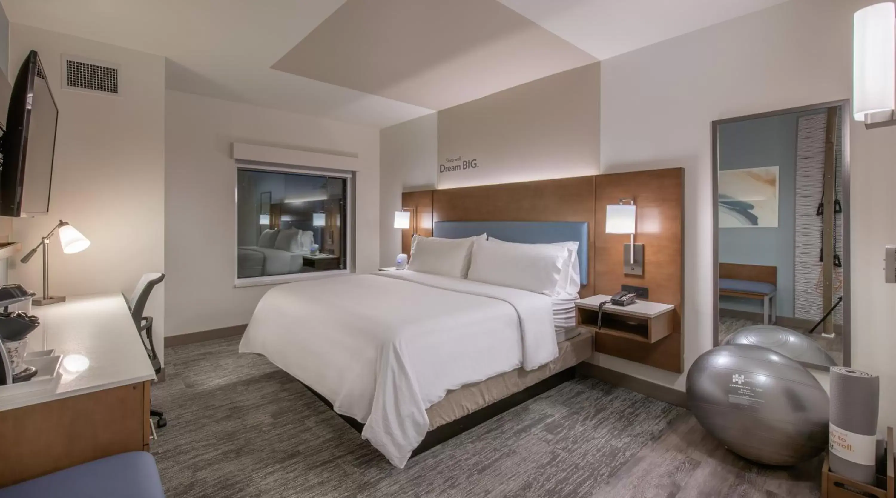 Photo of the whole room, Bed in EVEN Hotel Atlanta - Cobb Galleria, an IHG Hotel
