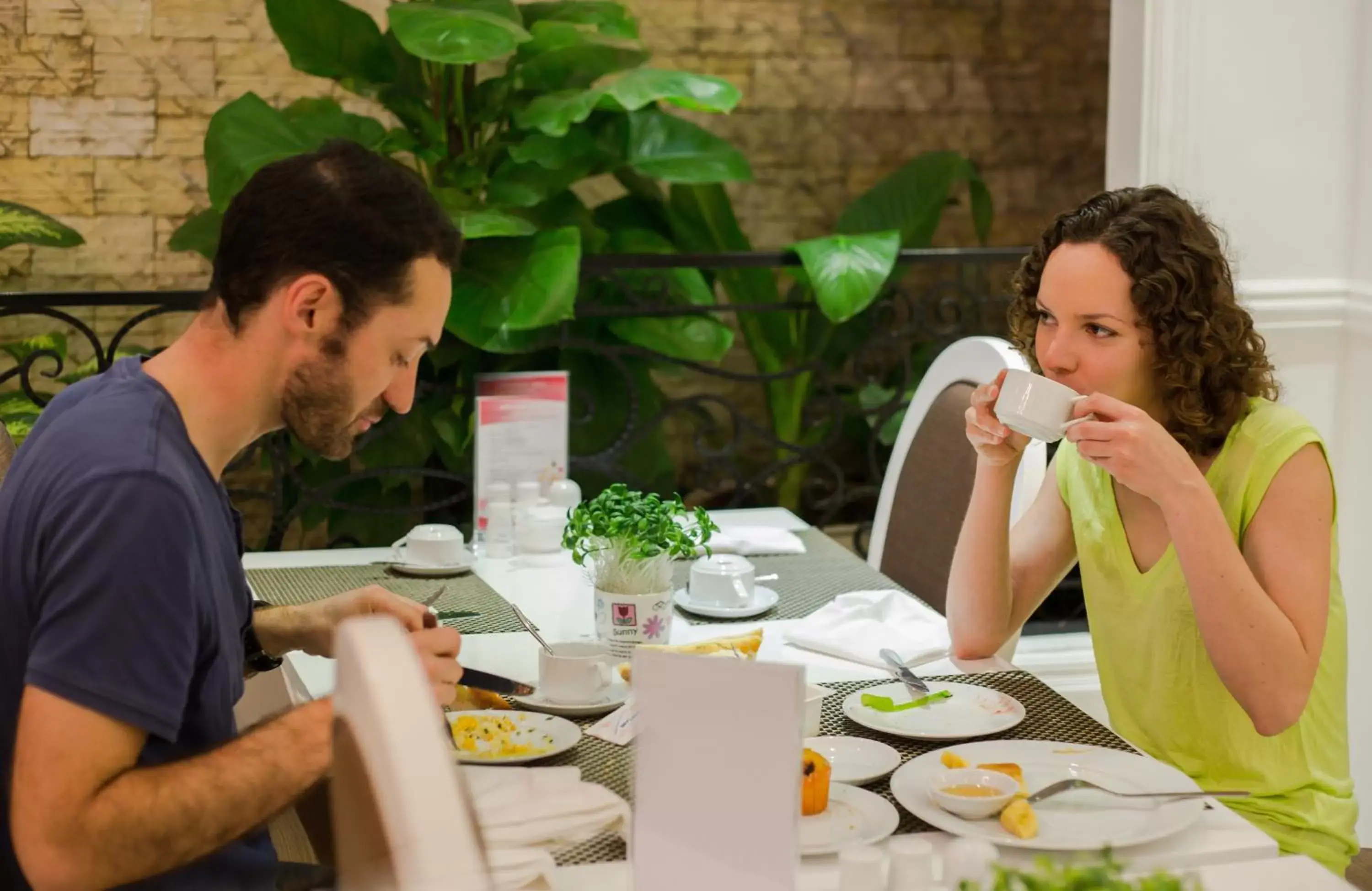 Restaurant/places to eat in La Beaute De Hanoi Hotel Restaurant/places to eat in La Beaute De Hanoi Hotel