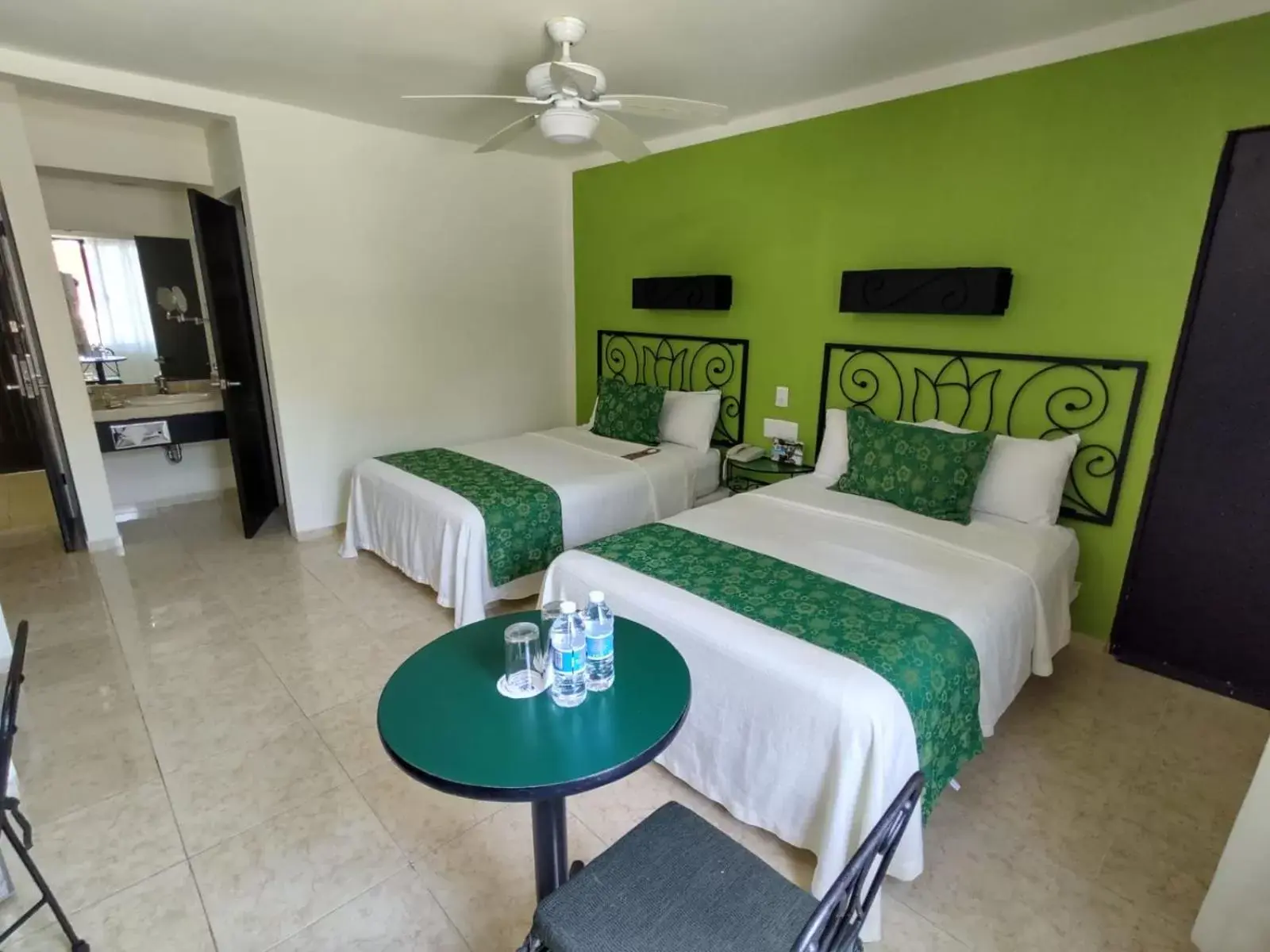 Standard Twin Room in Hotel Maya Tulipanes Palenque
