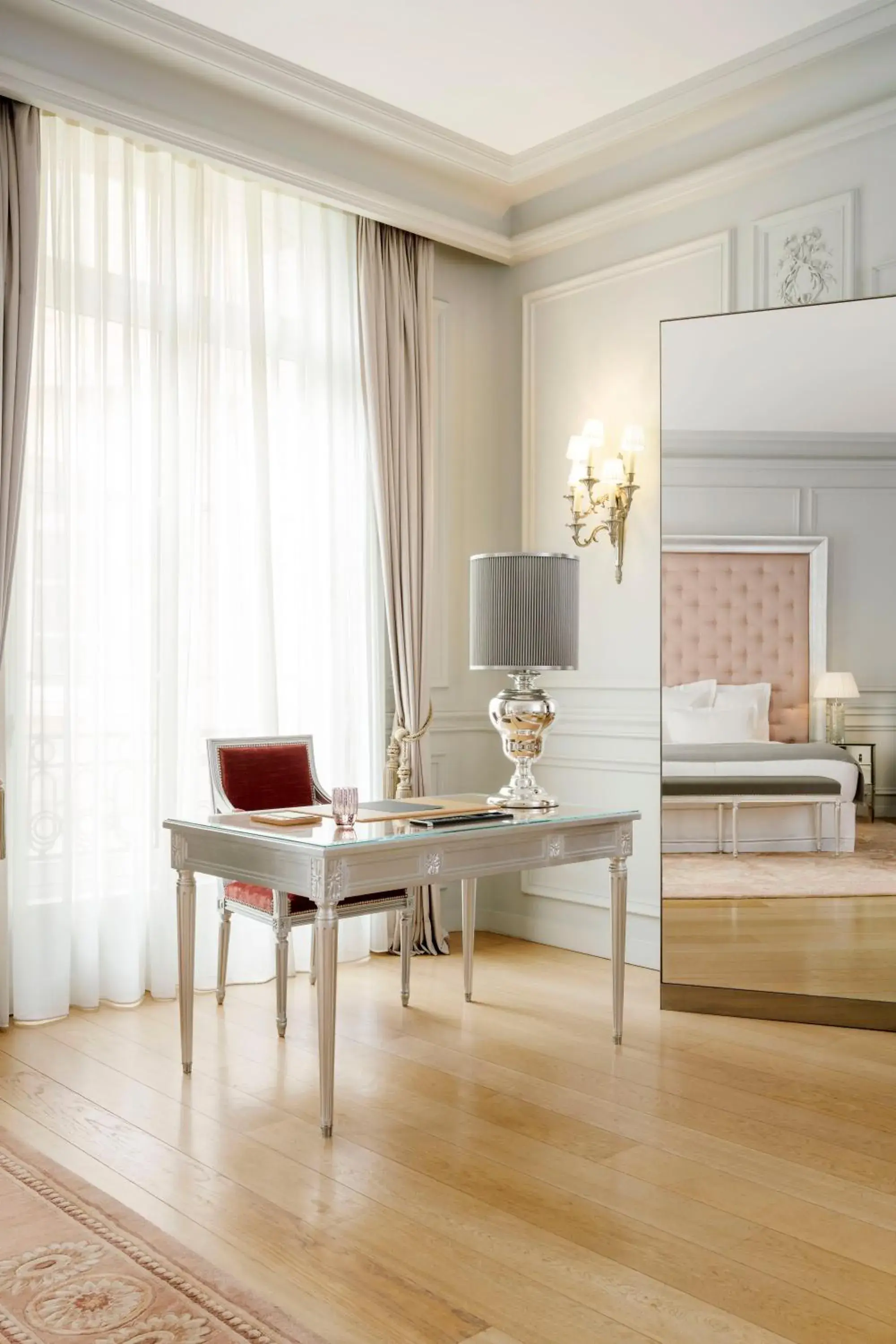 Bedroom, Dining Area in Le Royal Monceau Hotel Raffles Paris