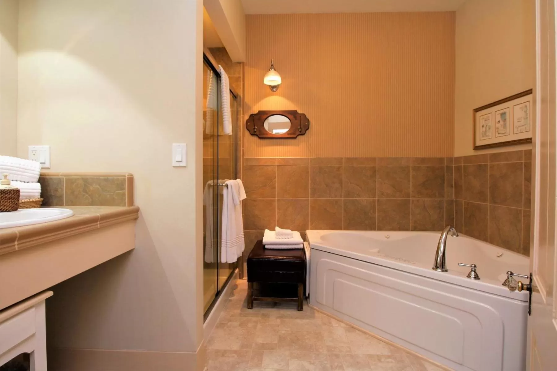 Bathroom in Bradford Place Inn (California)