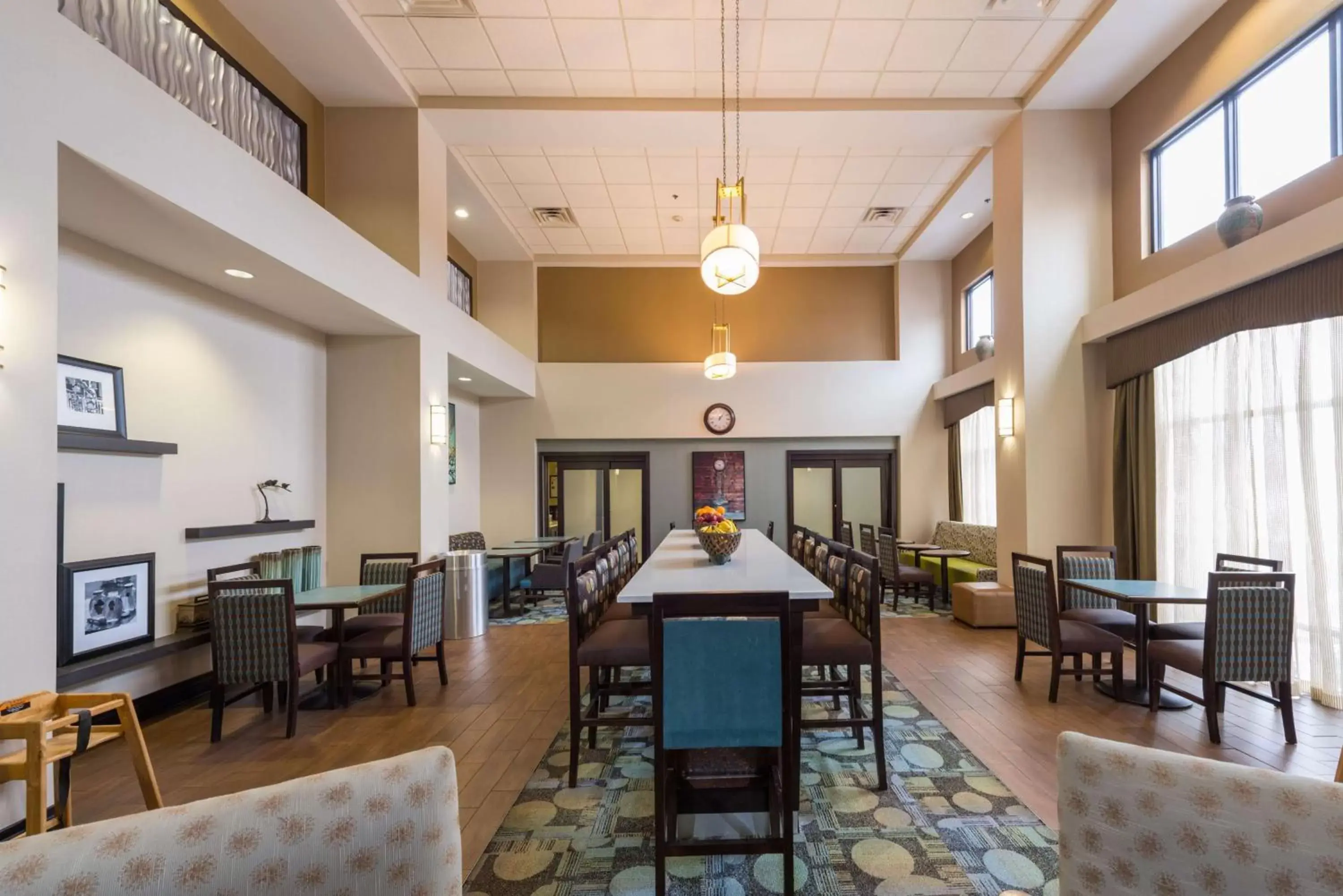 Lobby or reception, Restaurant/Places to Eat in Hampton Inn and Suites Jamestown