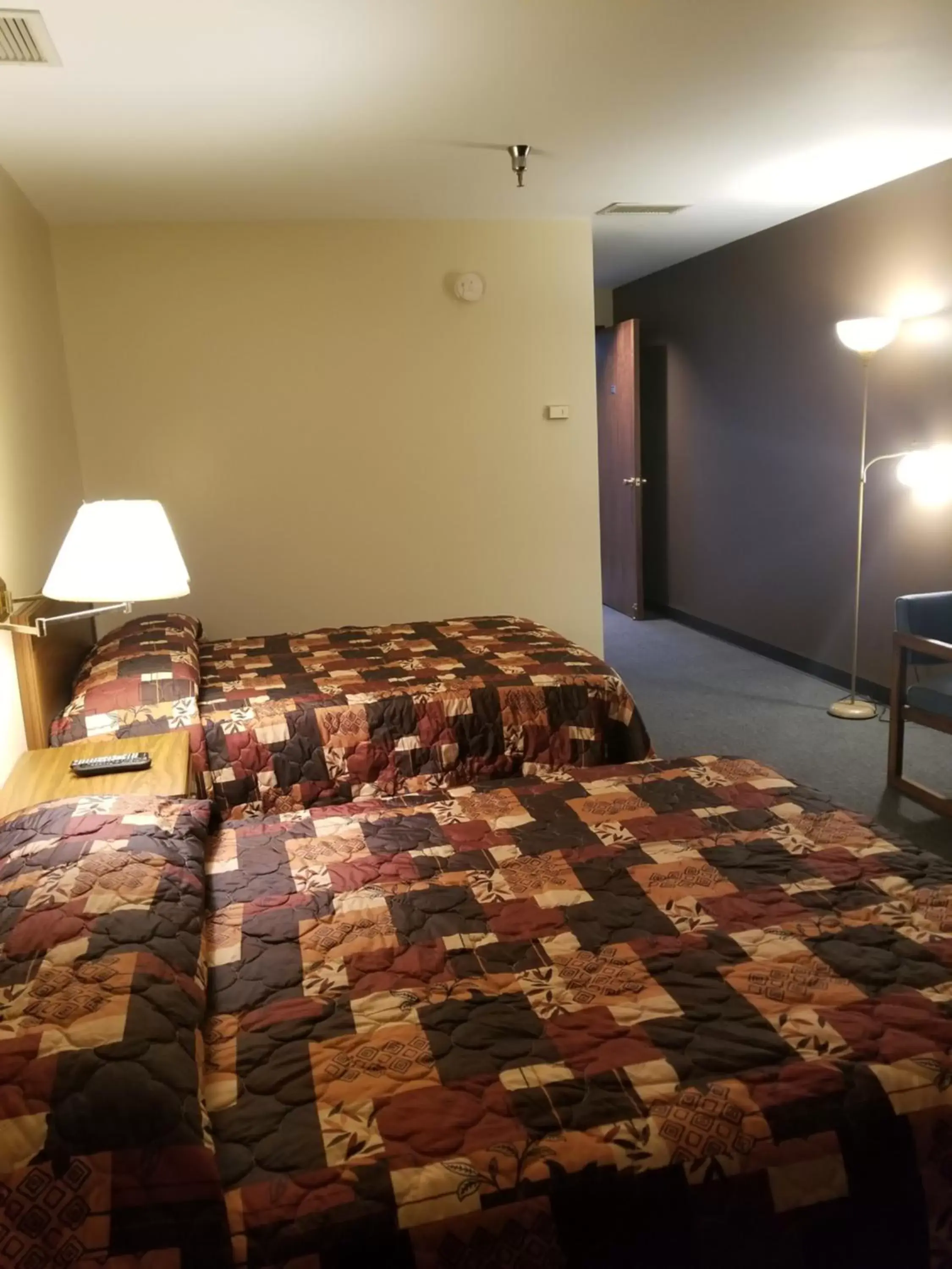 Bedroom, Bed in Lafayette Inn
