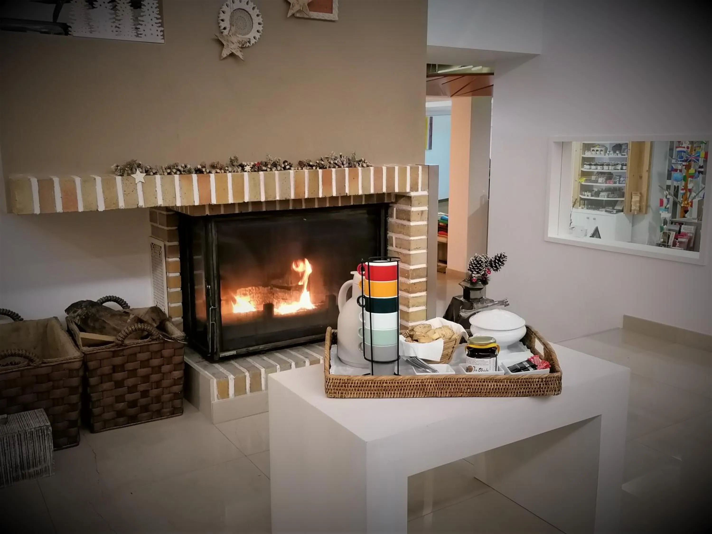 Communal lounge/ TV room in Boutique Hotel Casa do Outeiro - Arts & Crafts