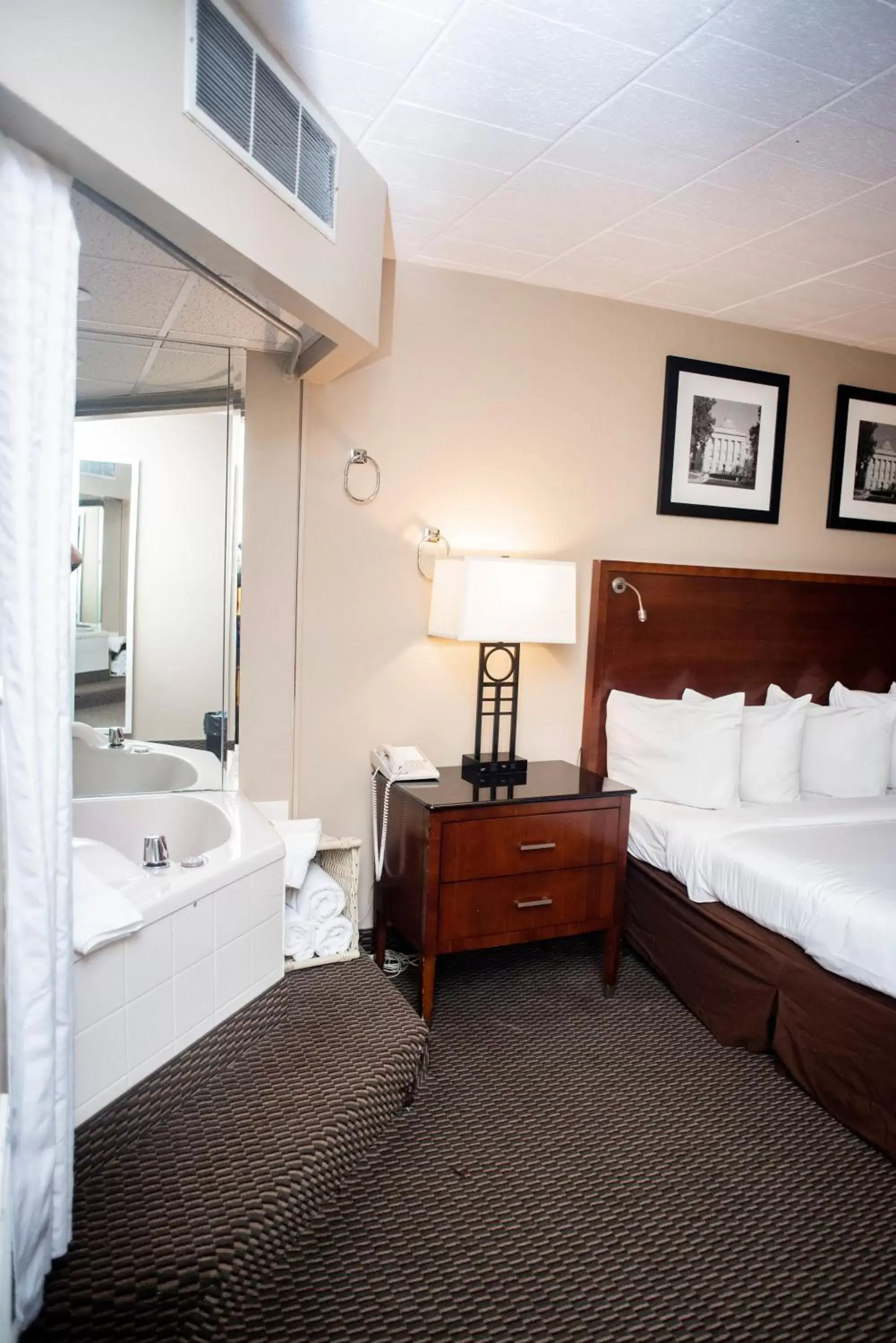 Bed in Altoona Grand Hotel Bed in Altoona Grand Hotel