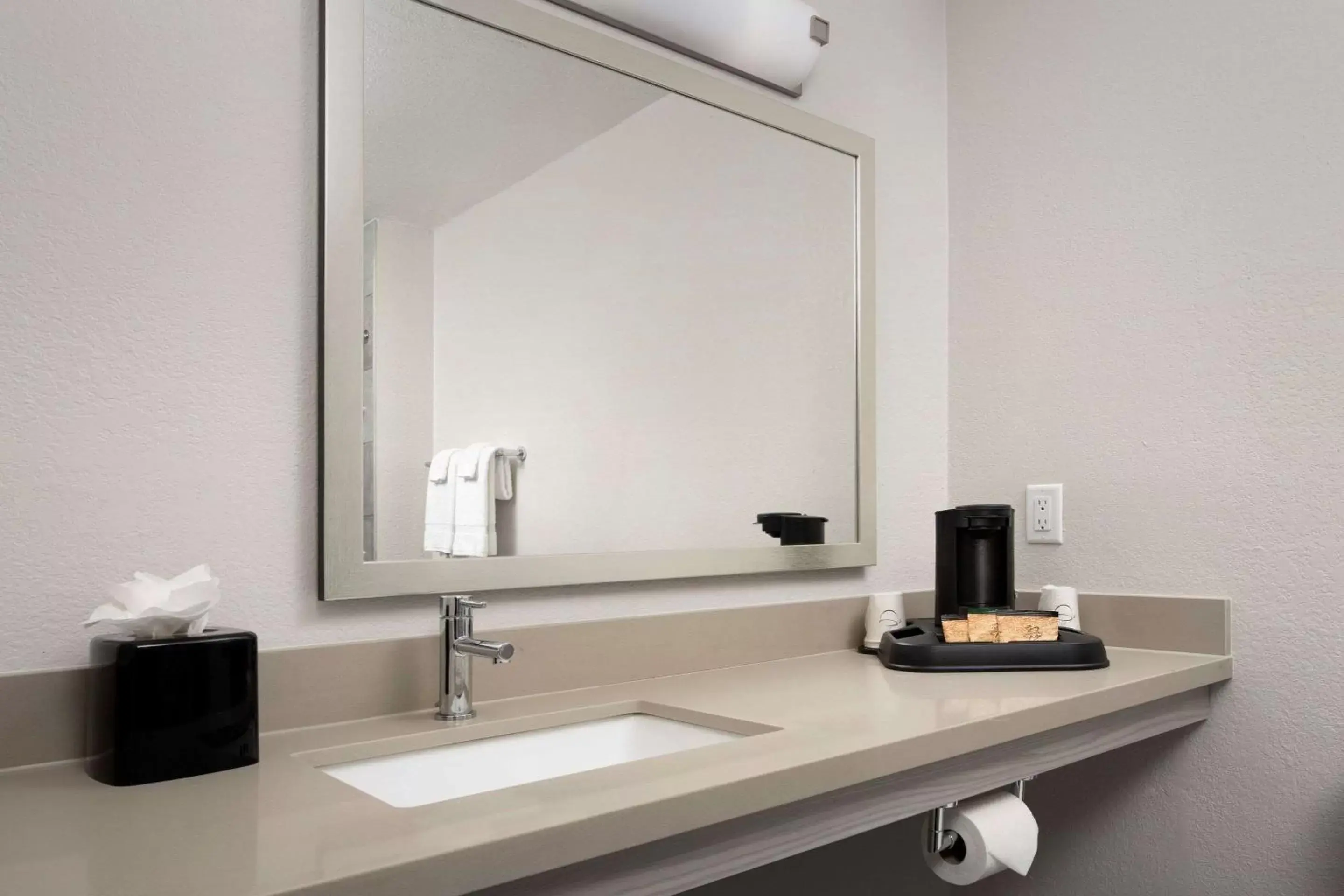 Photo of the whole room, Bathroom in Quality Inn Atlantic Beach-Mayo Clinic Jax Area
