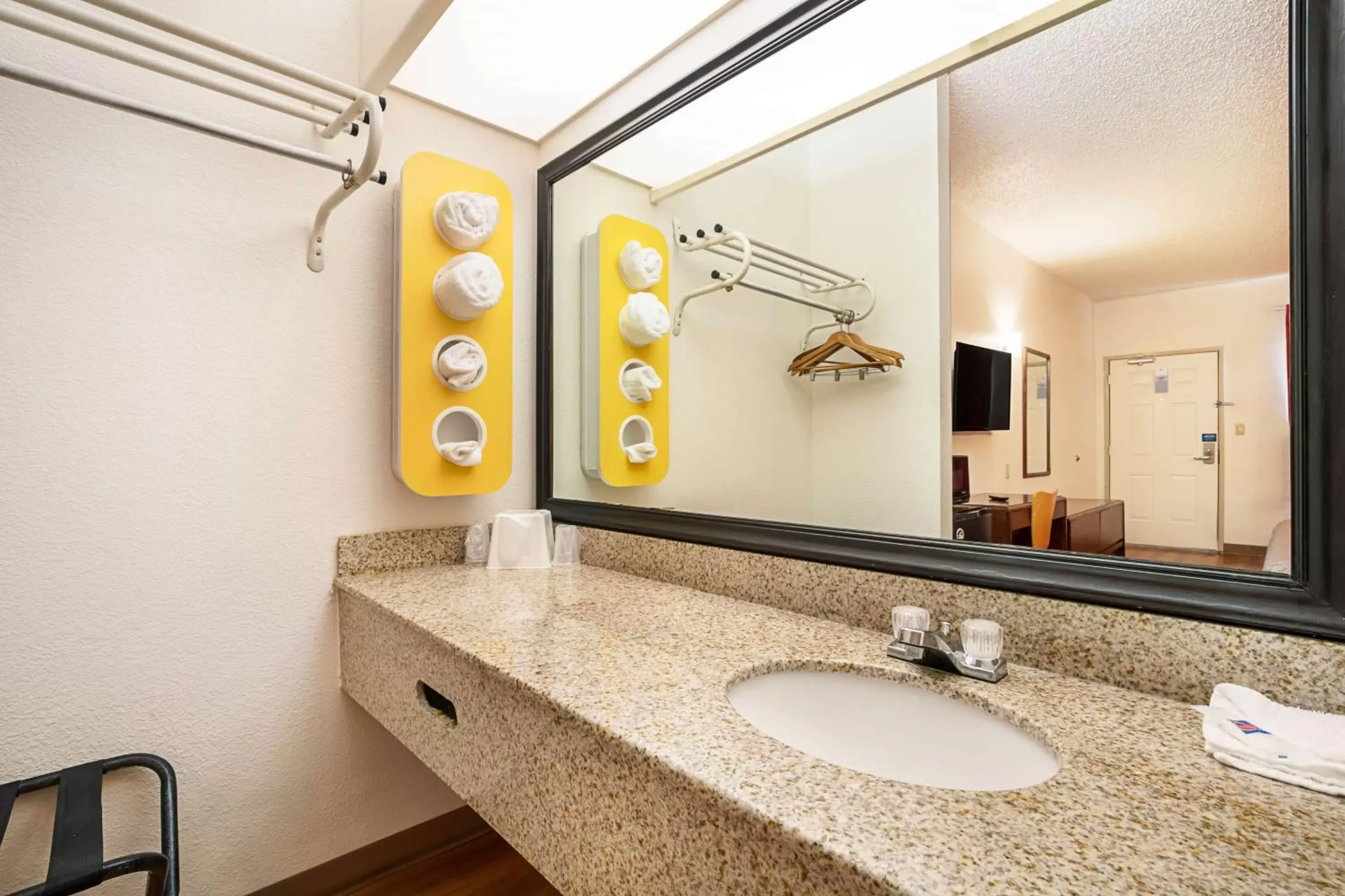 King Room - Disability Access - Non-Smoking in Motel 6-Covington, TN King Room - Disability Access - Non-Smoking in Motel 6-Covington, TN