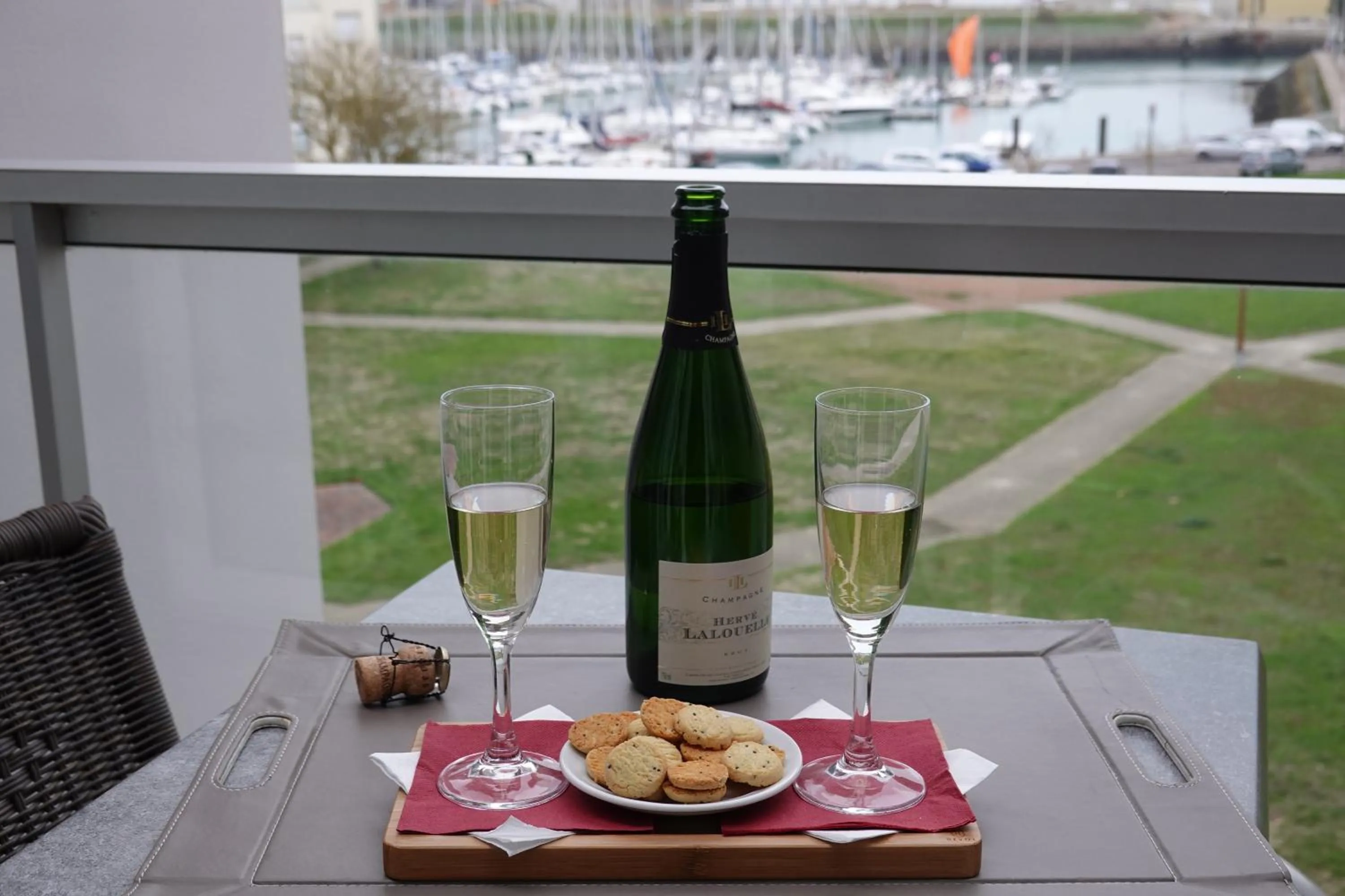 Dining area in The Originals Boutique, Hôtel Admiral's, Les Sables-d'Olonne