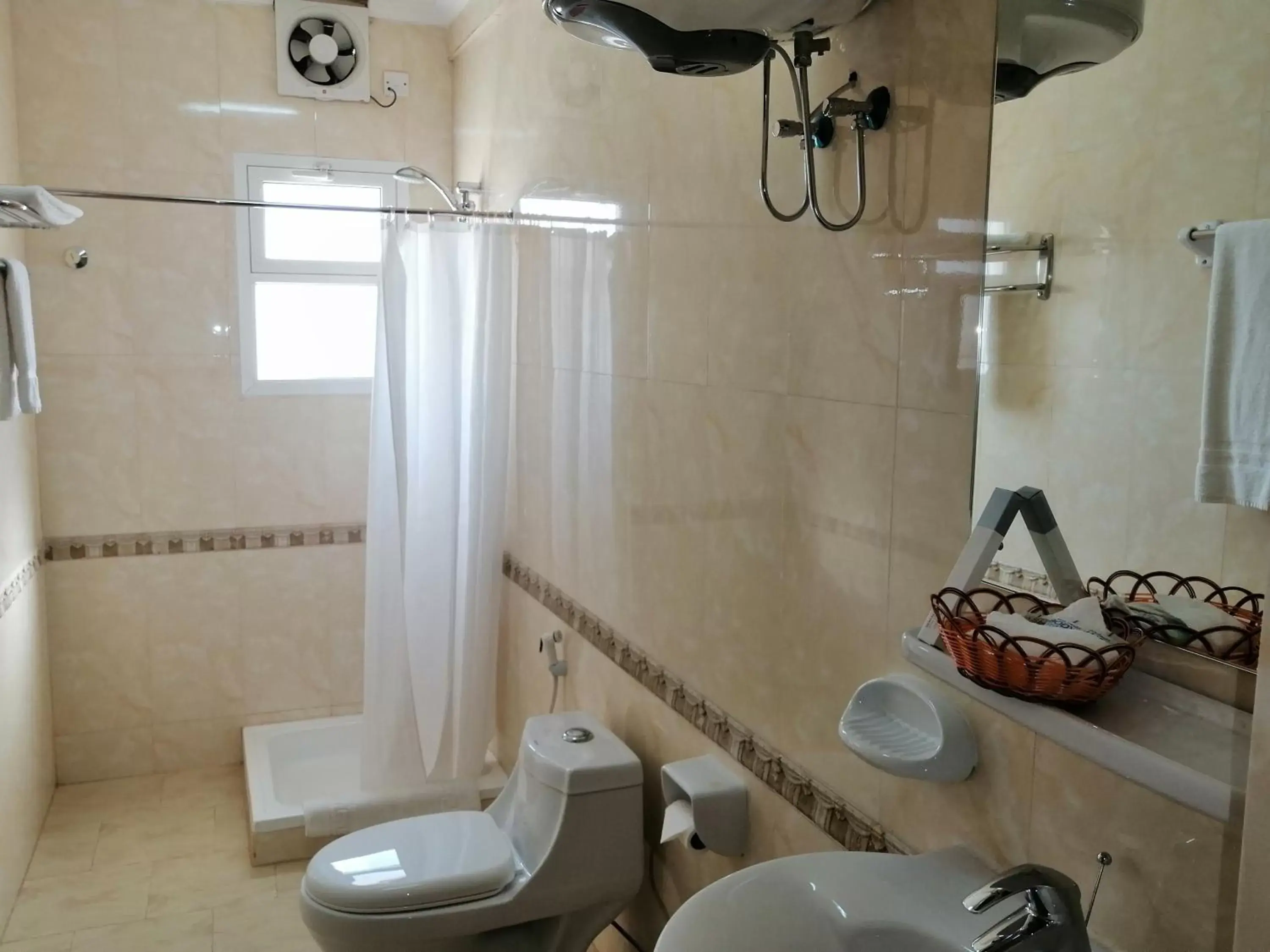 Shower, Bathroom in Nizwa Hotel Apartments