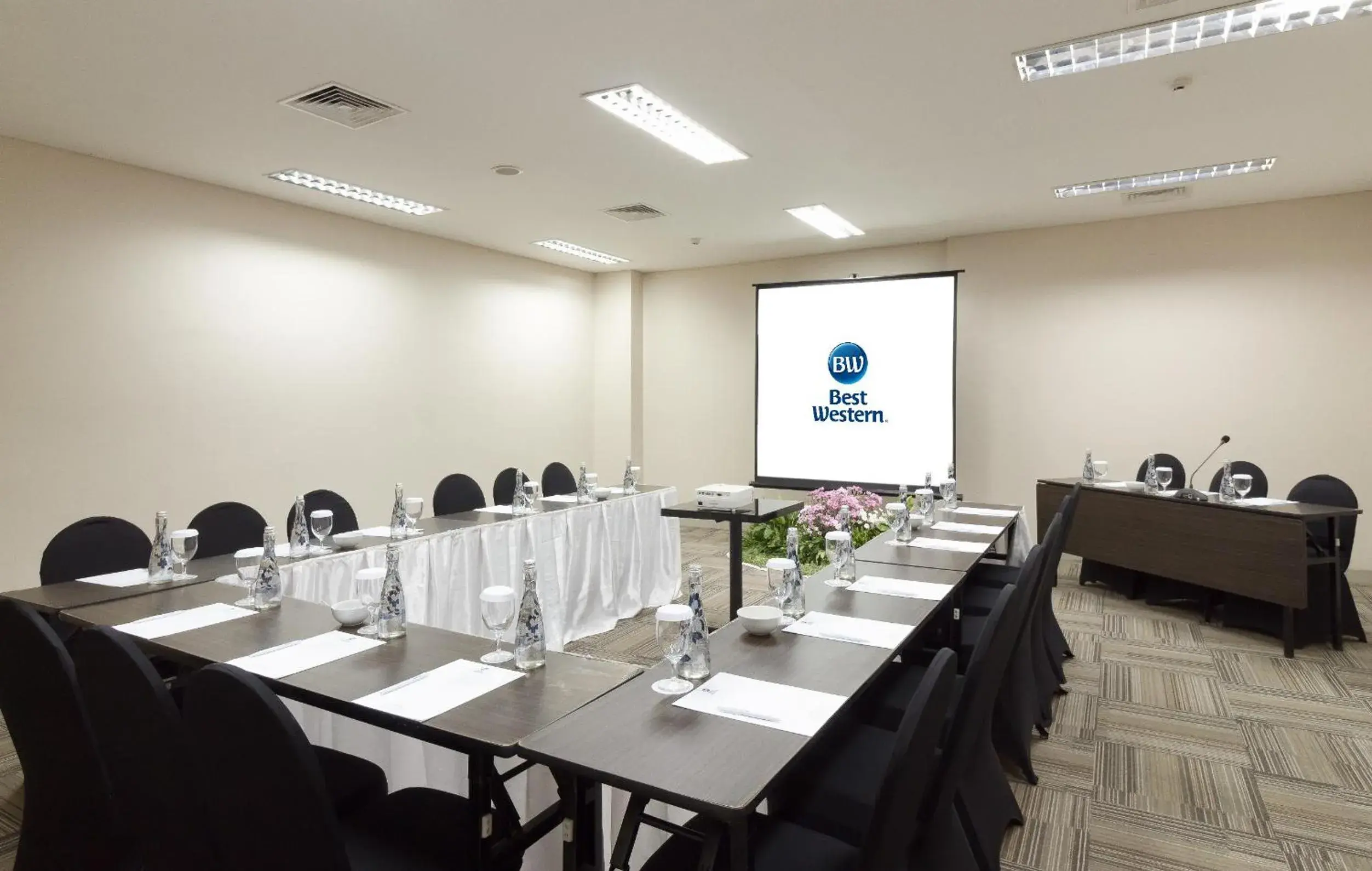 Meeting/conference room in Best Western Papilio Hotel