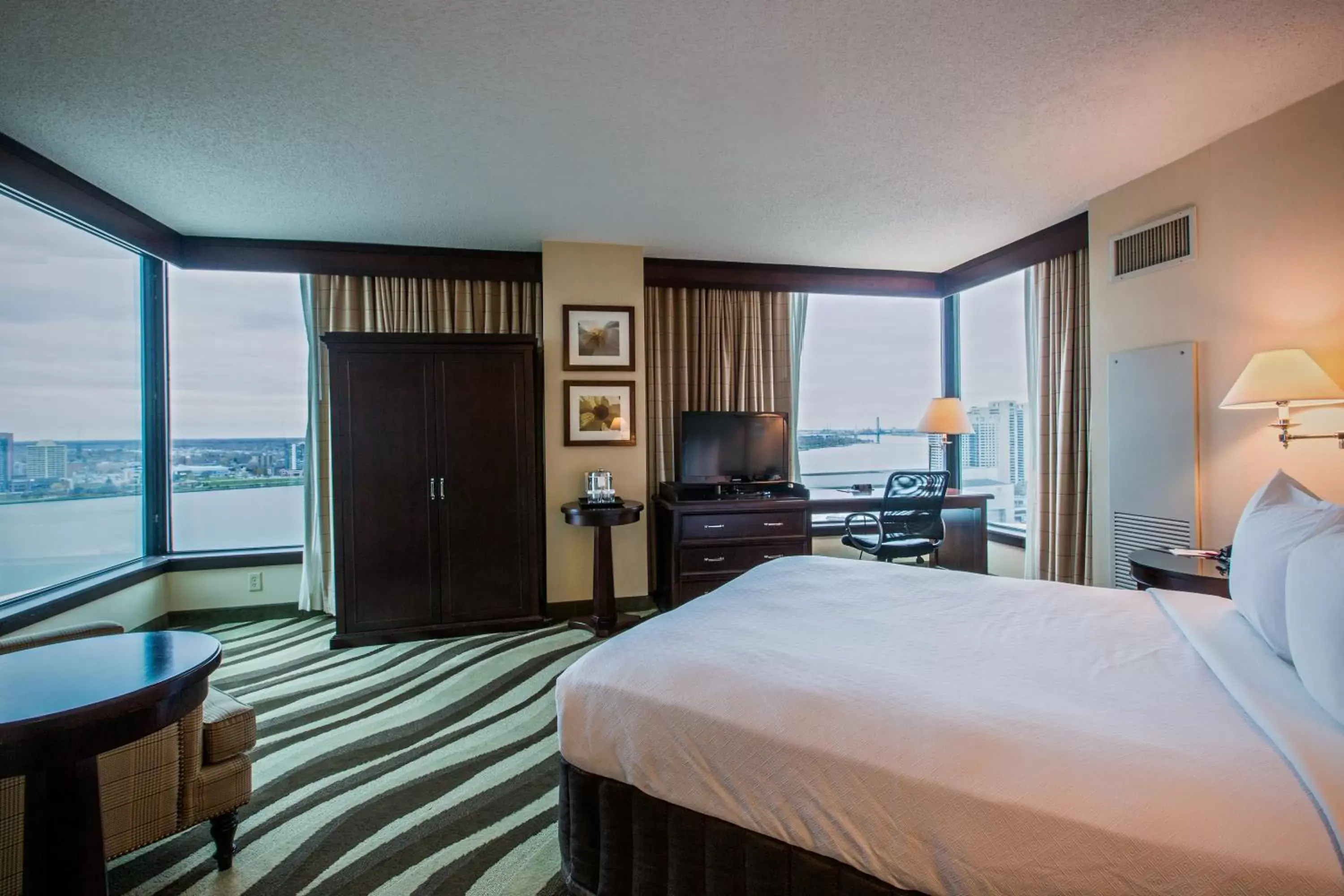 Bedroom, View in Fort Pontchartrain Detroit, a Wyndham Hotel